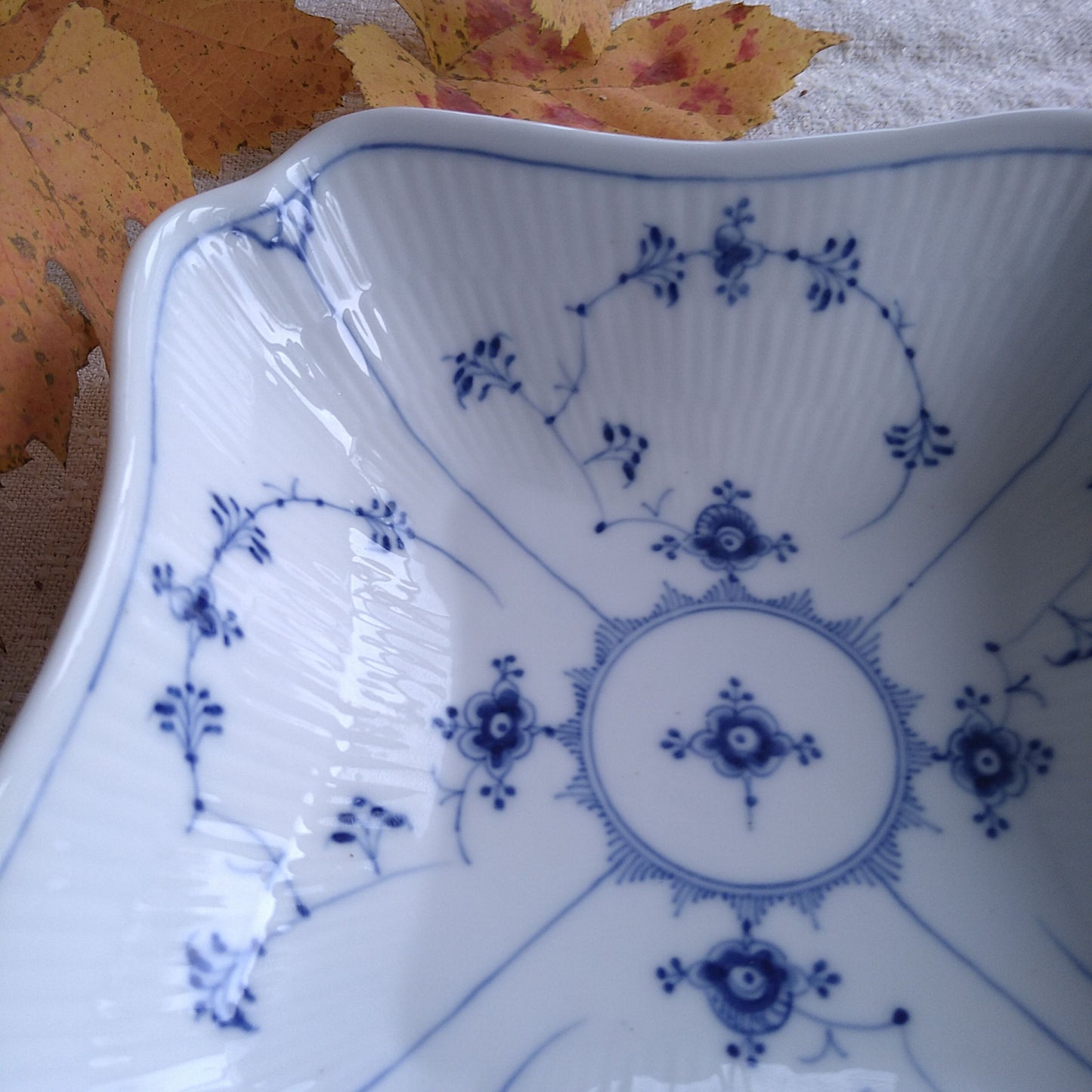 1889年～1922年のRoyalCopenhagenブルーフルーテッドプレイン四角サラダボール約21.5㎝×21.5㎝/BlueFlutedPlainSquareBowl