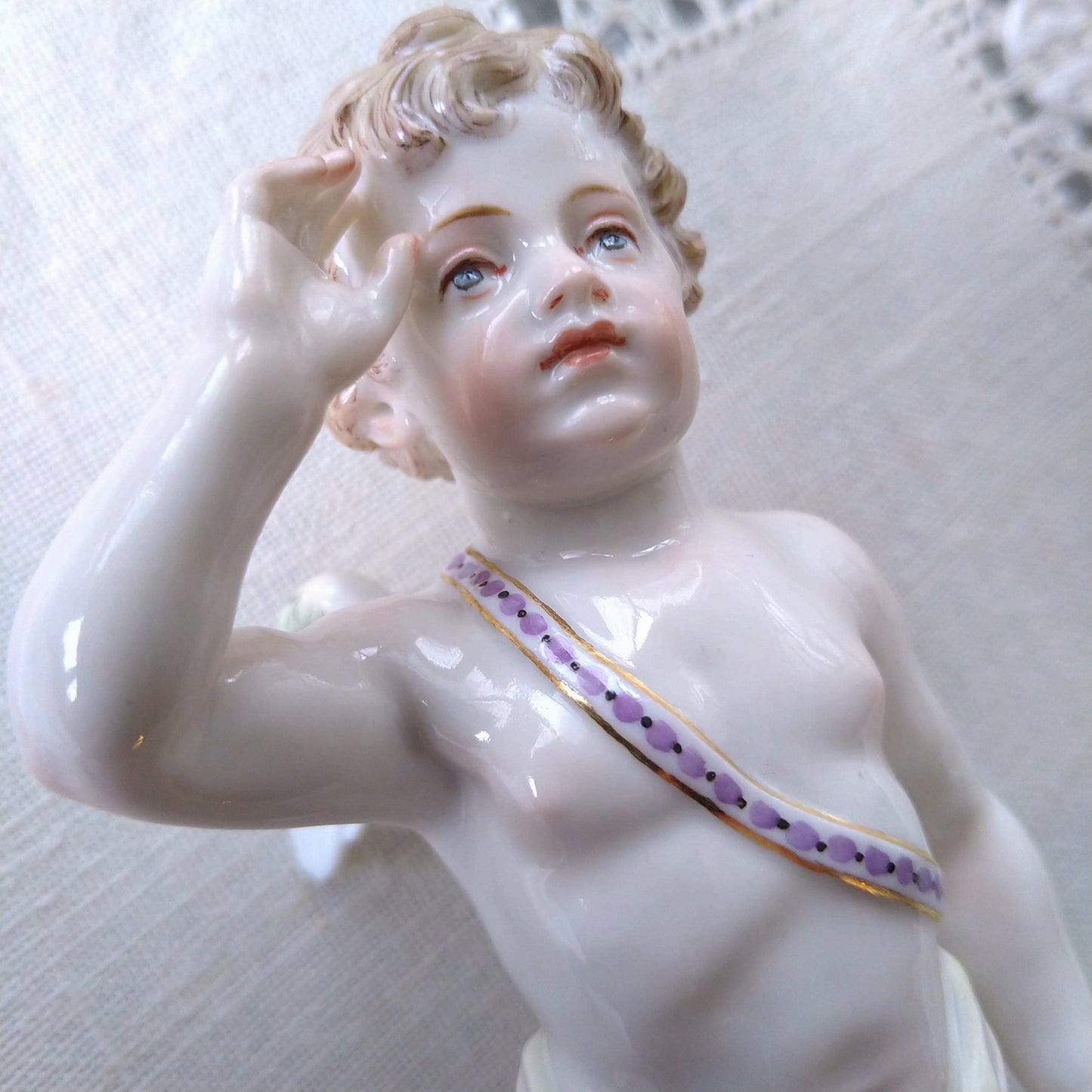 Pre-1924 Meissen Saluting Cupid 💘 Approx. 15.5 cm H, Base approx. 5.5 cm W x 6 cm L