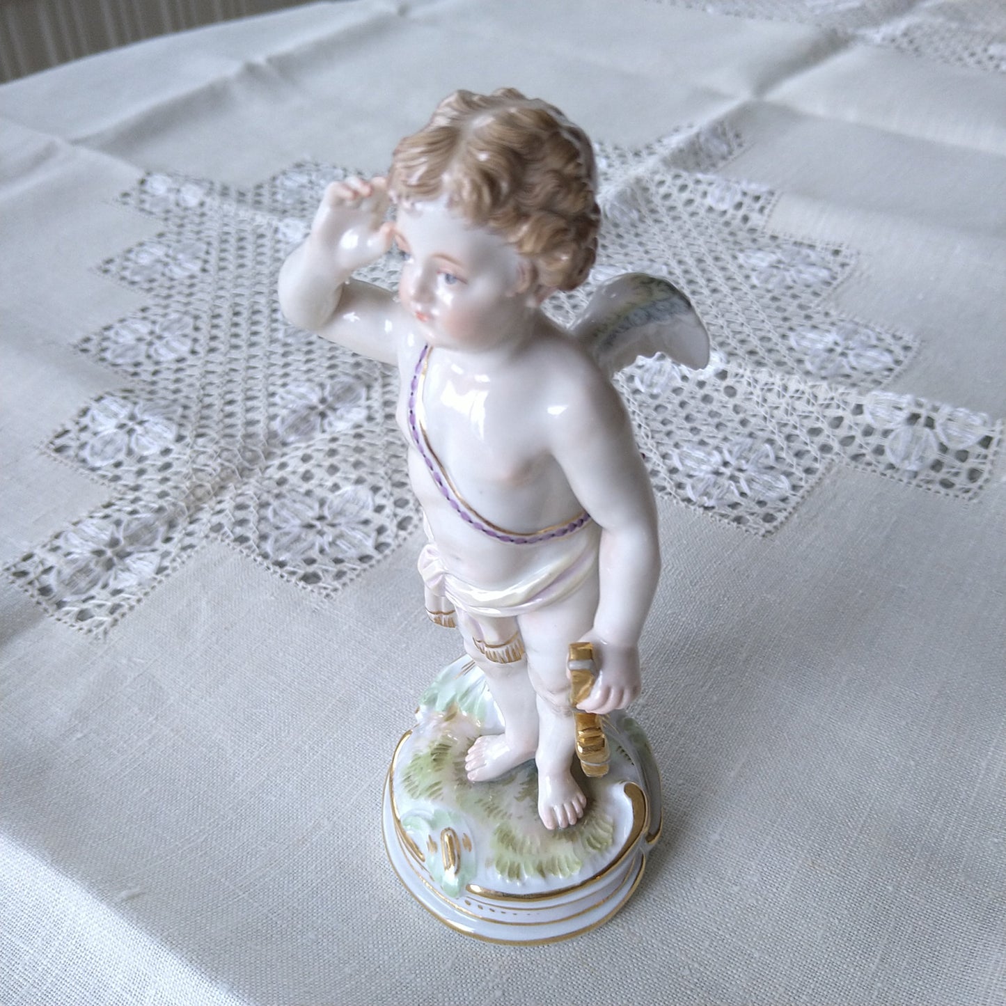 Pre-1924 Meissen Saluting Cupid 💘 Approx. 15.5 cm H, Base approx. 5.5 cm W x 6 cm L