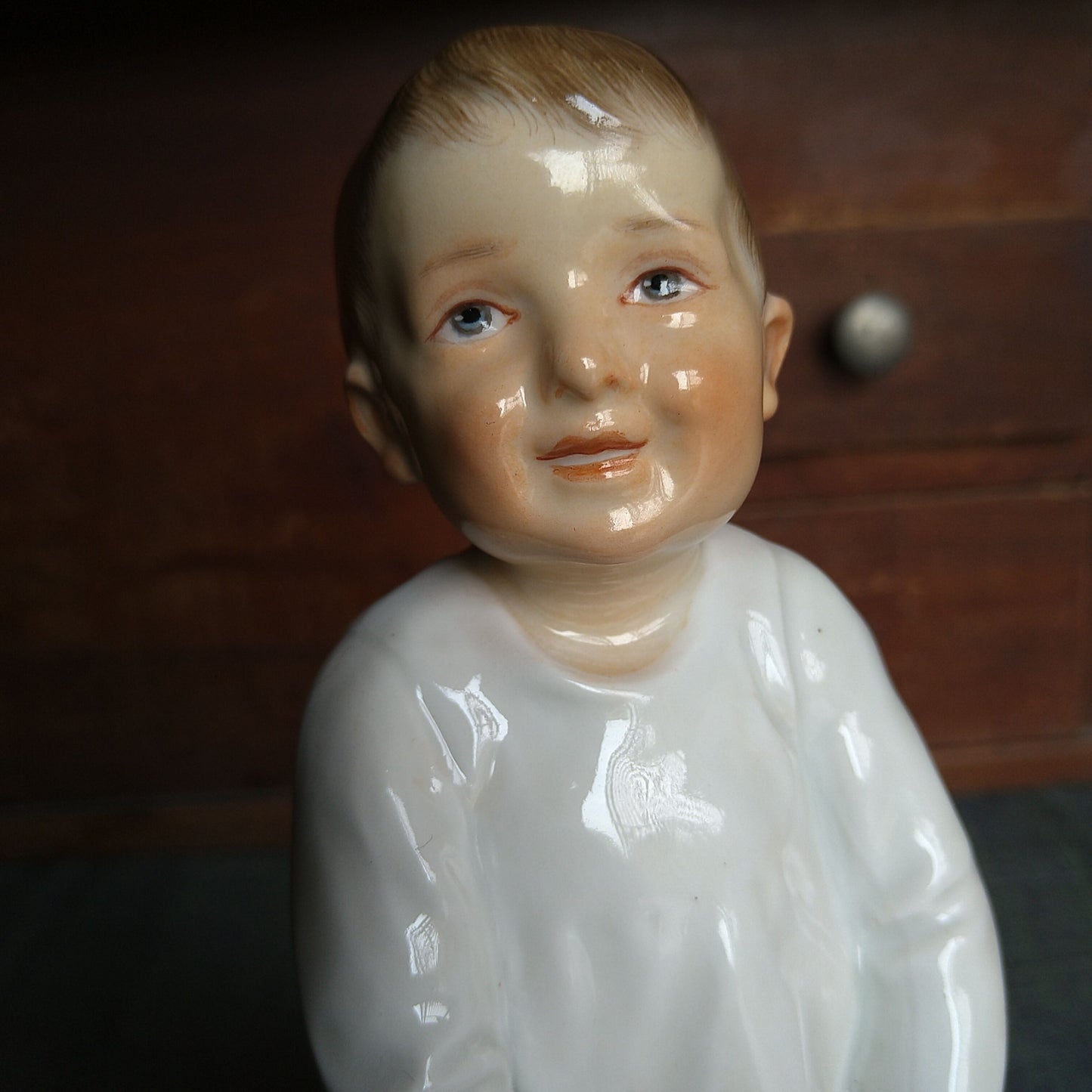 Meissen1905～1924年のヘンチェル人形 太鼓と棒で遊ぶ子 高さ約18.5㎝幅約11.5㎝W