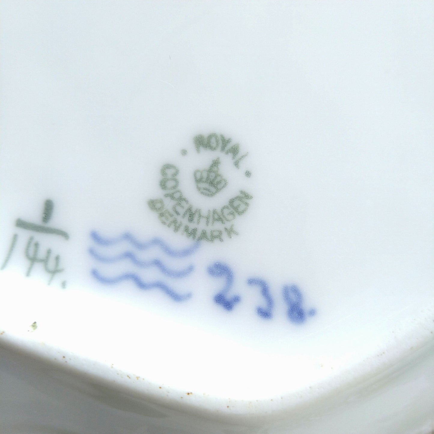 1924～1934年のRoyalCopenhagenブルーフルーテッドプレイン葉っぱ皿約22.5㎝L×18㎝W/PlainLeafPlate