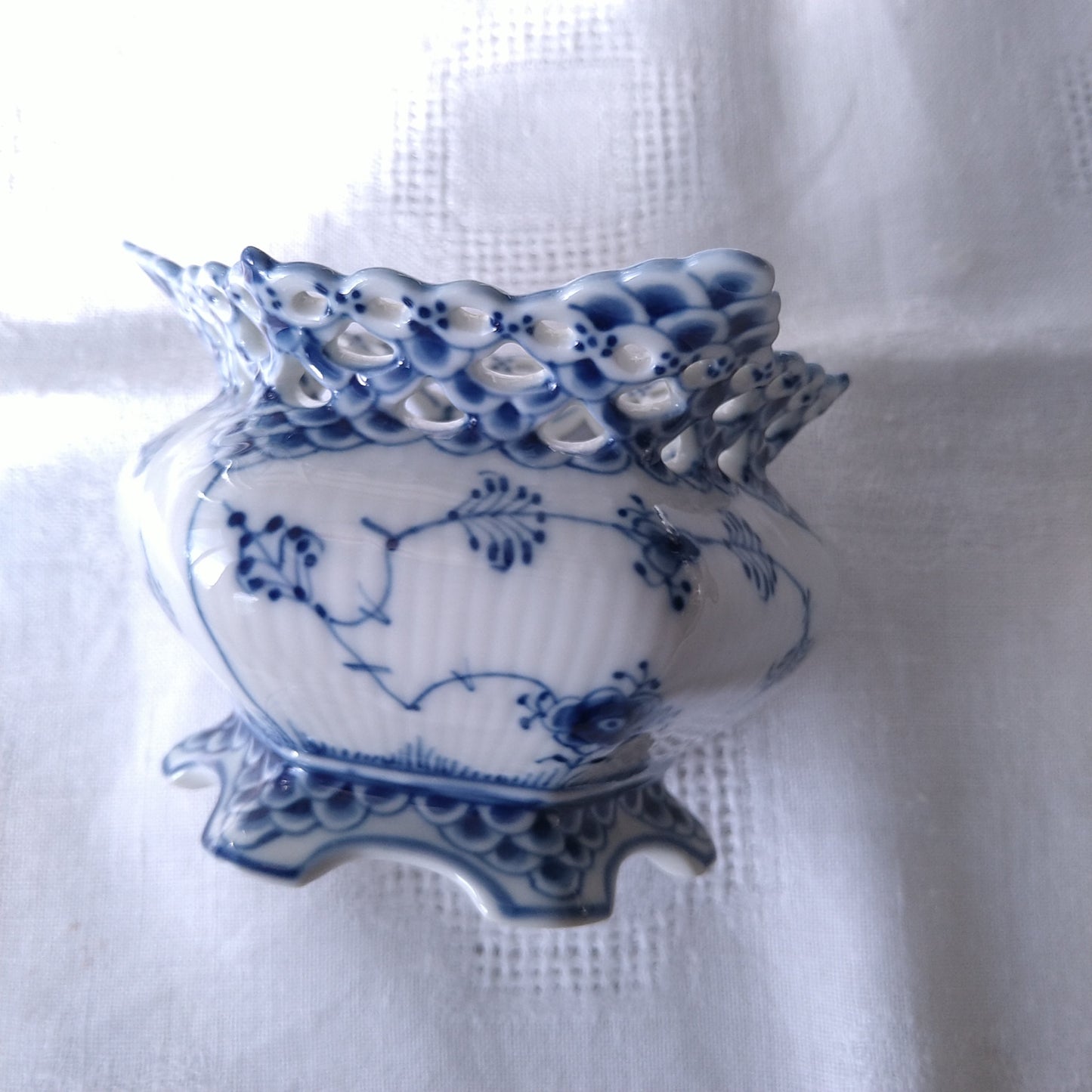 1969～1974年のRoyalCopenhagenブルーフルーテッドフルレースシュガーポット(大)型番1113高さ8.5㎝/Full Lace Sugar Pot Large 8.5㎝H