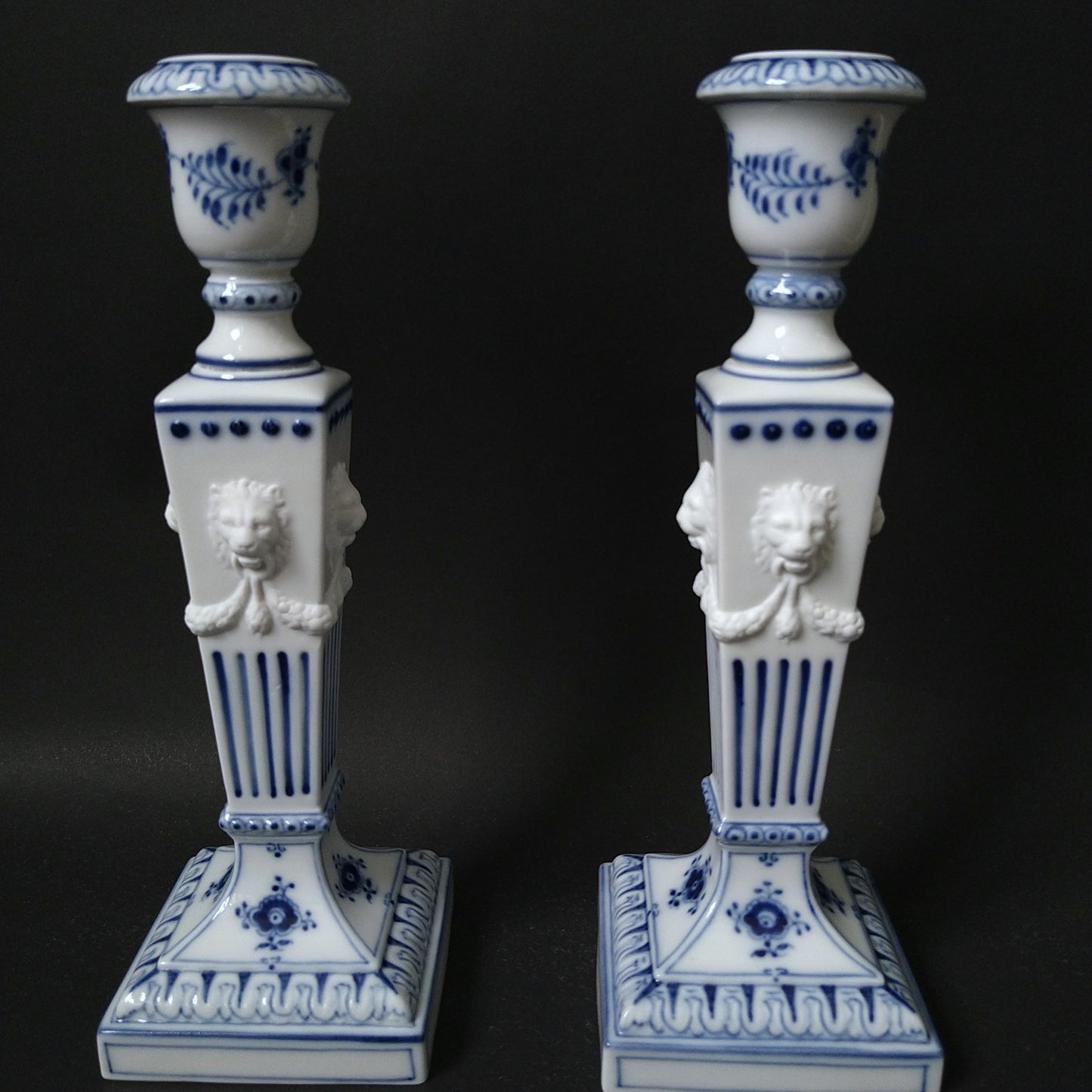 1967年RoyalCopenhagenブルーフルーテッドプレインのライオンレリーフキャンドルスタンド2本セット/Candle stand pair