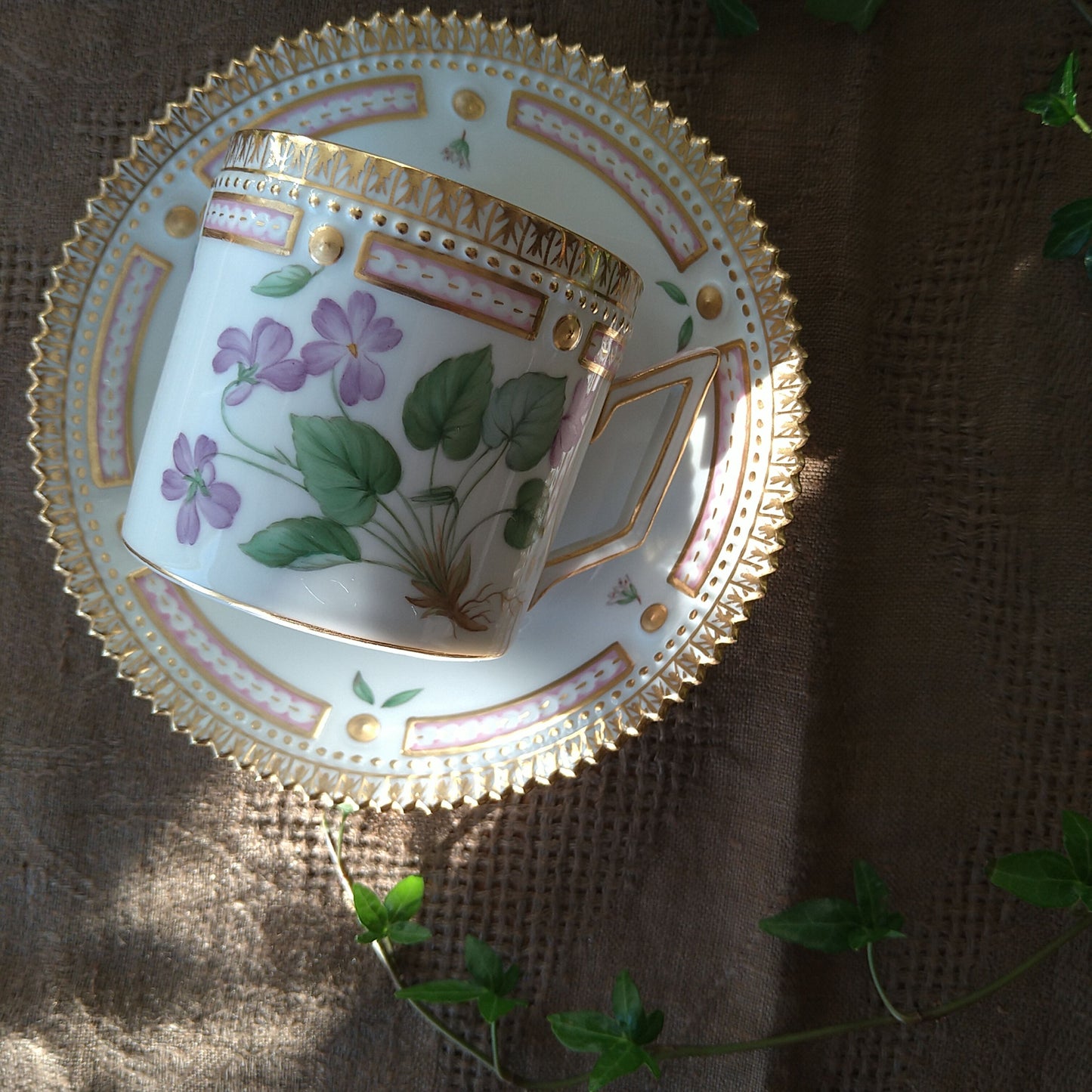 RoyalCopenhagenフローラダニカ、スミレのカップソーサー/FloraDanica Cup saucer
