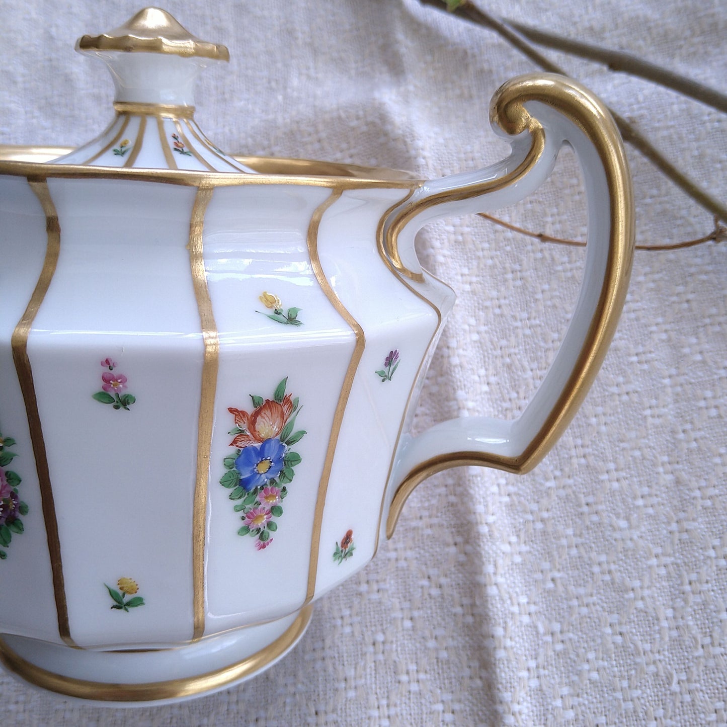 1889～1922年のヘンリエッテのティーポット高さ約14㎝H幅約23.5㎝W/Henriette Teapot