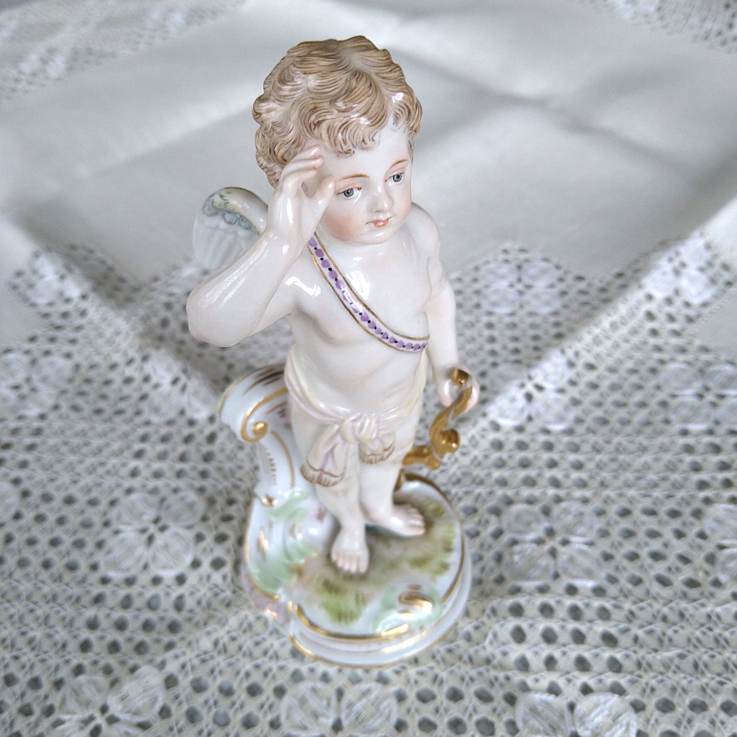 Pre-1924 Meissen Saluting Cupid 💘 Approx. 15.5 cm H, Base approx. 5.5 cm W x 6 cm L