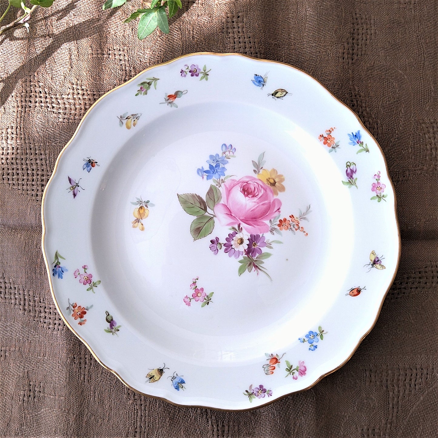 1860～1924年Meissen花と昆虫の絵 前菜皿21㎝Dピンクのバラと小花/21㎝Plate