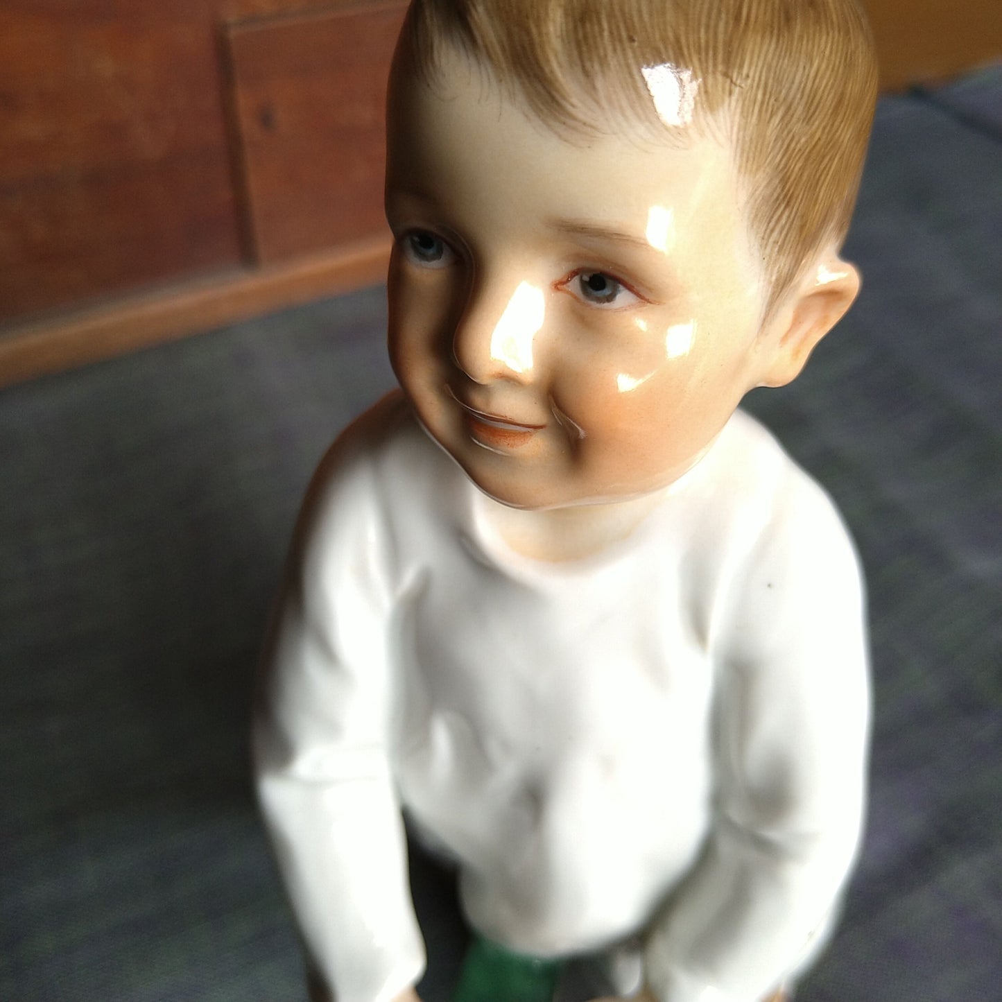 Meissen1905～1924年のヘンチェル人形 太鼓と棒で遊ぶ子 高さ約18.5㎝幅約11.5㎝W