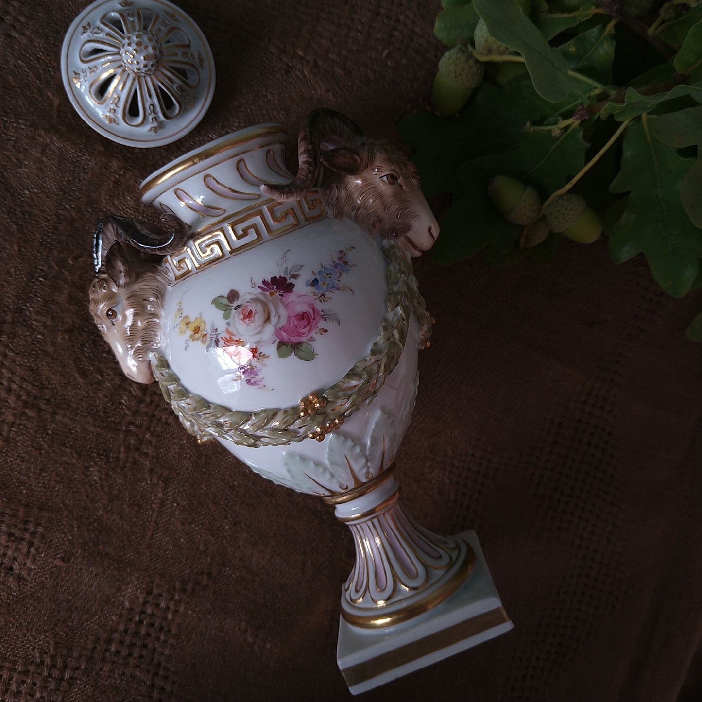 Meissen1924年以前🐐山羊と月桂樹のレリーフのポプリベース高さ約18㎝H