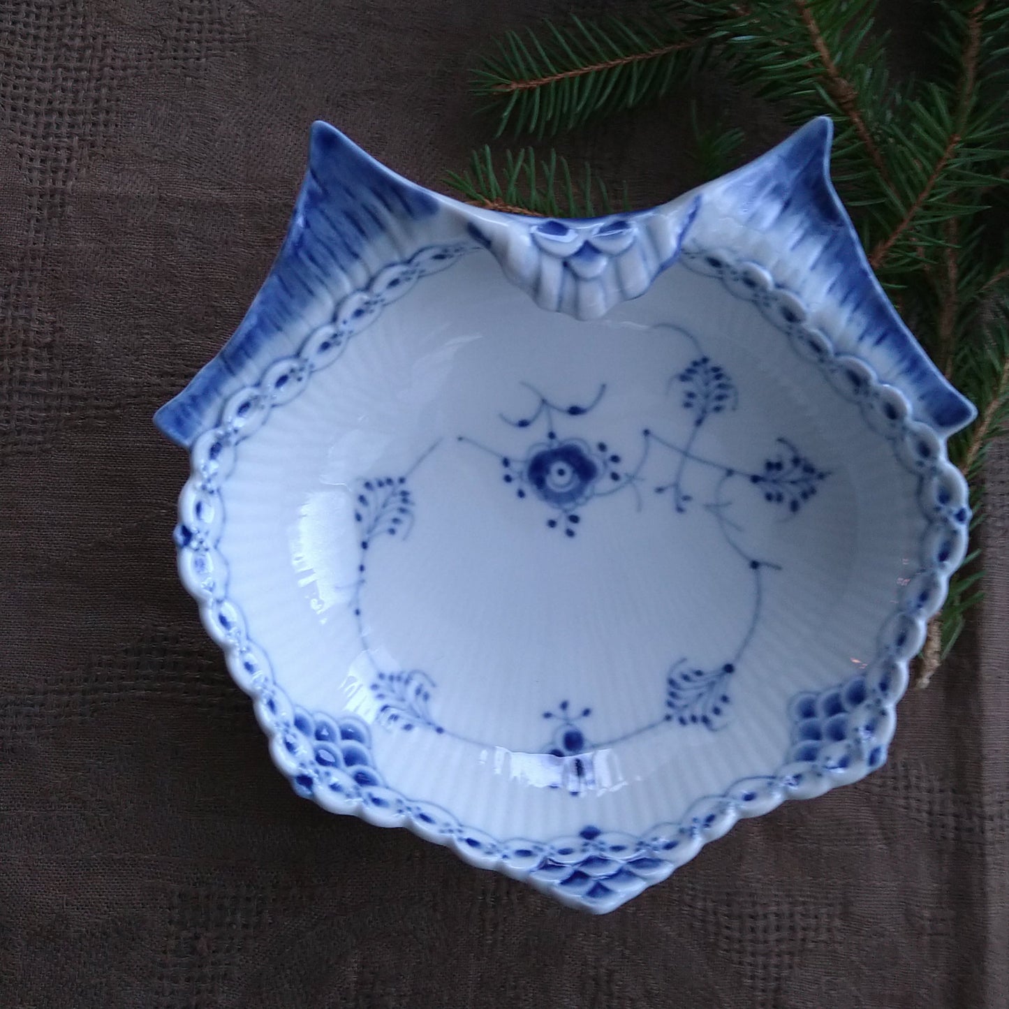 1966年のRoyalCopenhagenブルーフルーテッドハーフレースの貝型ピックルディッシュ/BlueFlutedHalfLaceShellPickleDish