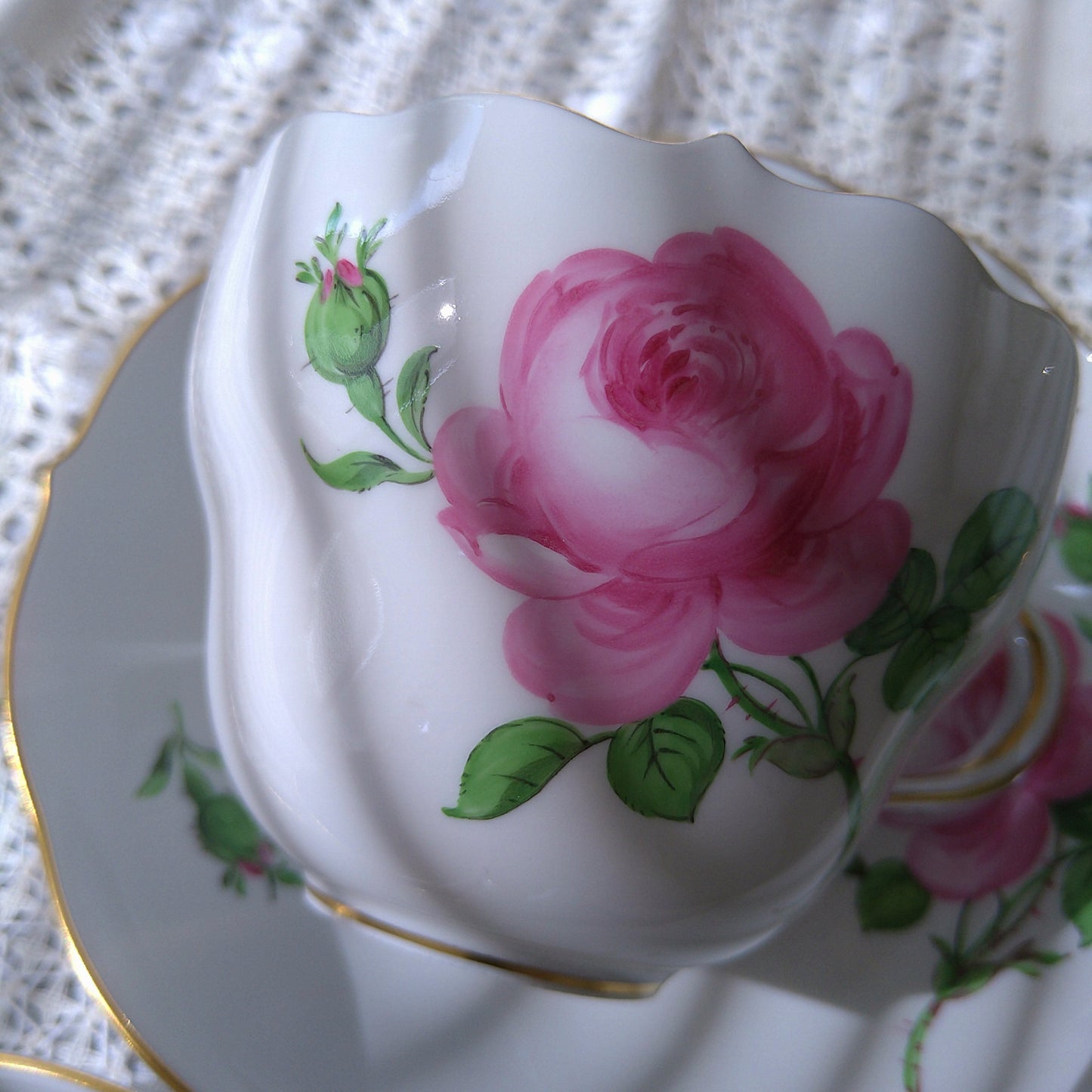 MeissenマイセンRoteRose🌹ピンクローズのコーヒーカップソーサー1975年以降の現代物のヴィンテージです。