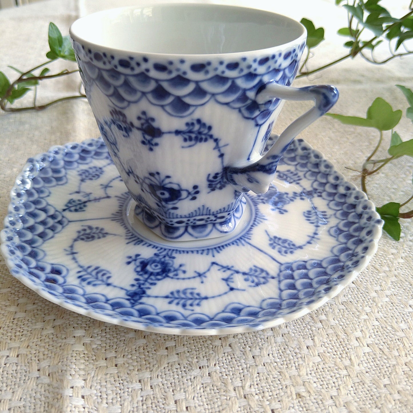 RoyalCopenhagenフルレースアンギュラーのカップソーサー
