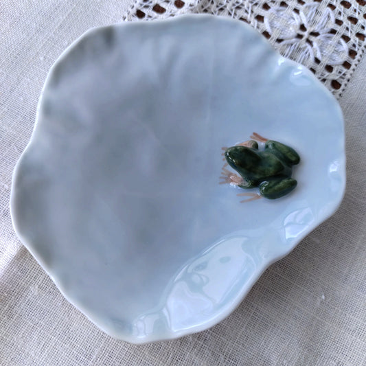 1969-1974年RoyalCopenhagenの葉っぱの上にアマガエル🐸のお皿 大きさ約10㎝L×10.6㎝W
