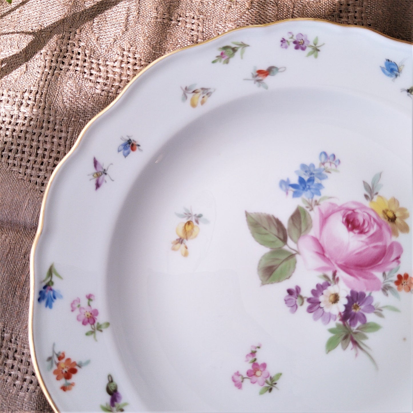 1860～1924年Meissen花と昆虫の絵 前菜皿21㎝Dピンクのバラと小花/21㎝Plate