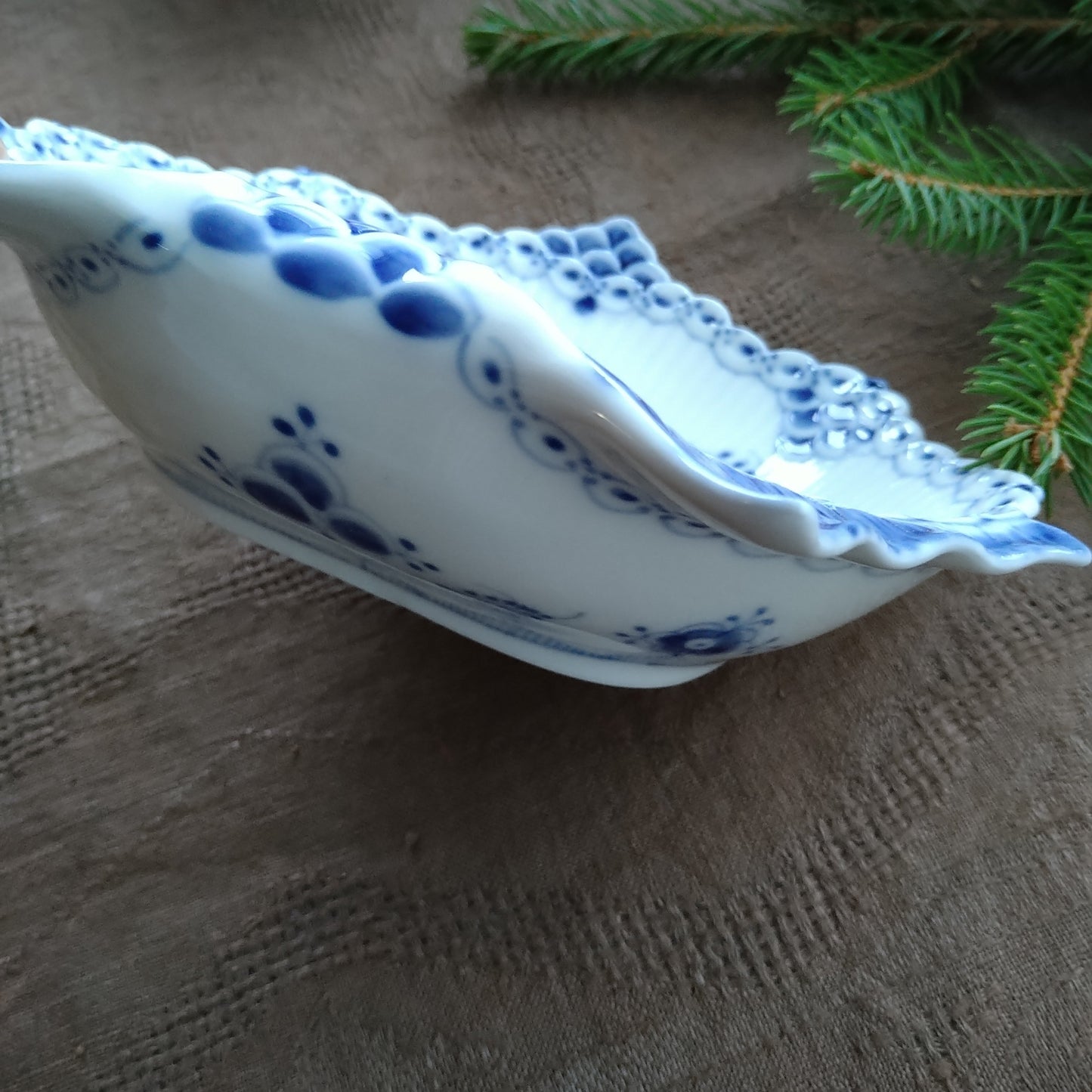 1966年のRoyalCopenhagenブルーフルーテッドハーフレースの貝型ピックルディッシュ/BlueFlutedHalfLaceShellPickleDish