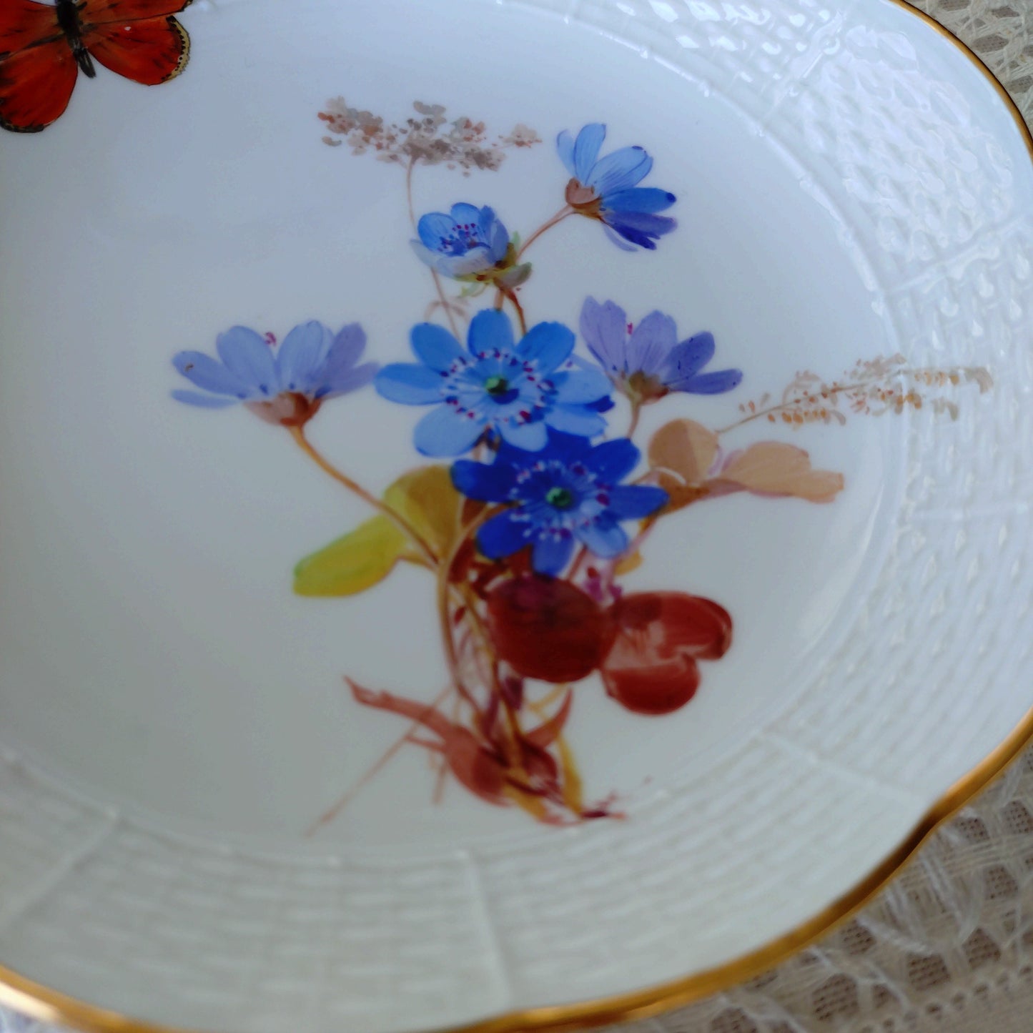 1924年以前自然主義絵付け雪割草とネコヤナギのカップソーサーはカップの口径約9.5㎝Dソーサー直径約14.5㎝HD
