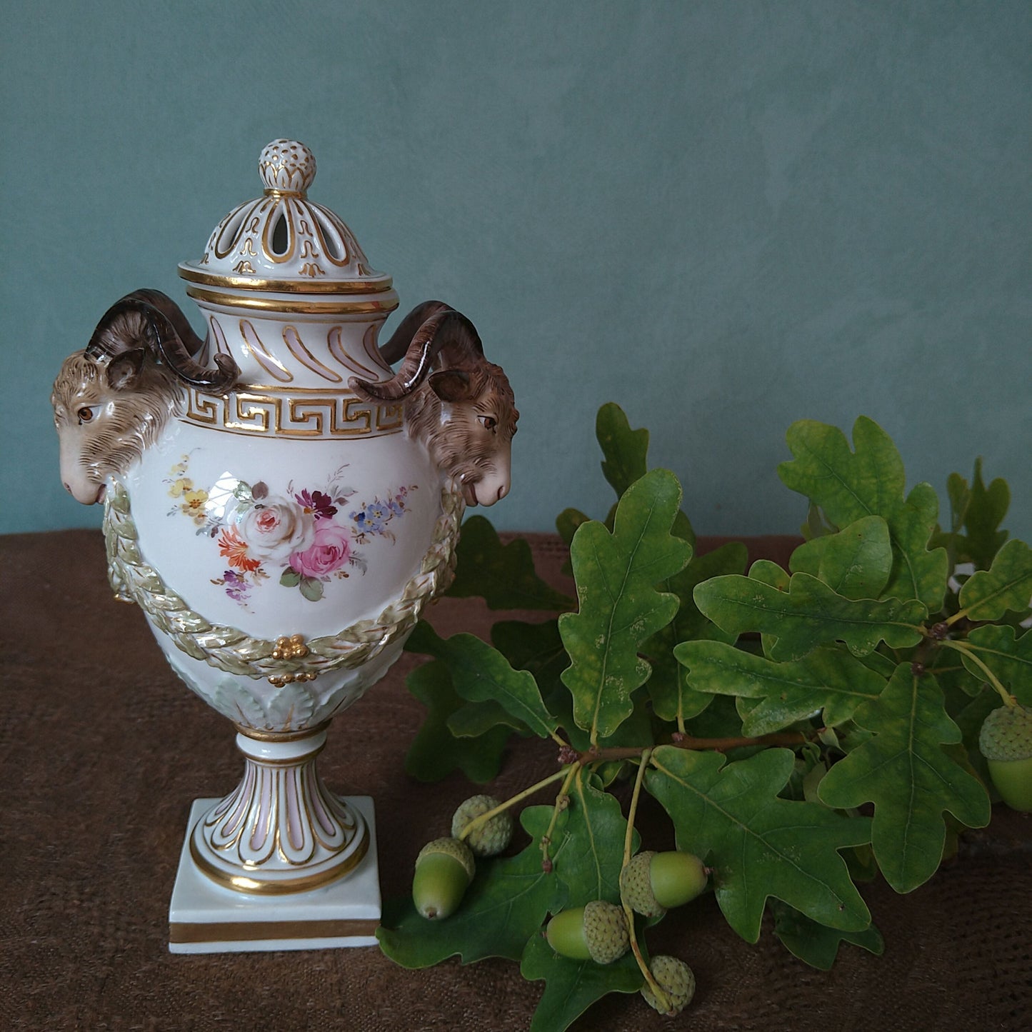 Meissen1924年以前🐐山羊と月桂樹のレリーフのポプリベース高さ約18㎝H