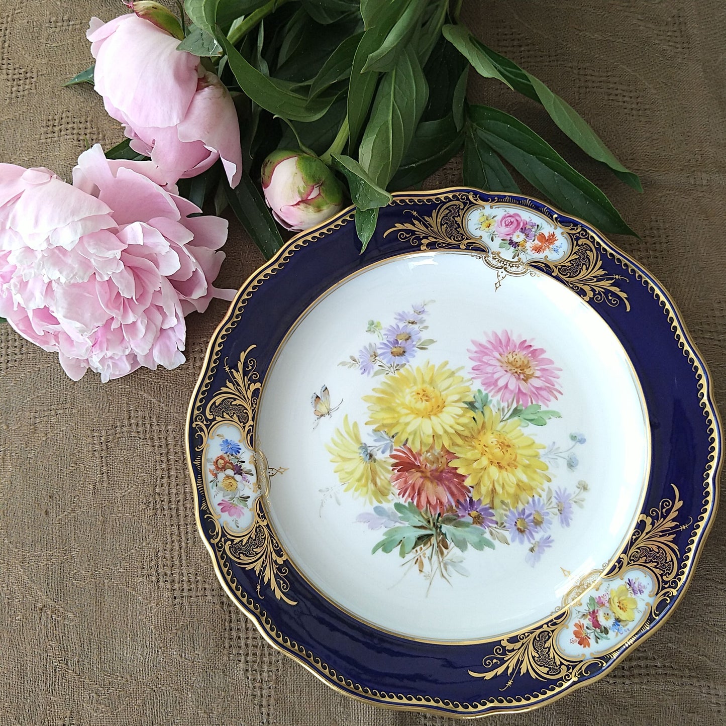 1850～1924年Meissenコバルトフォンドのプレート直径約21.5㎝D 小菊/アスターのブーケ