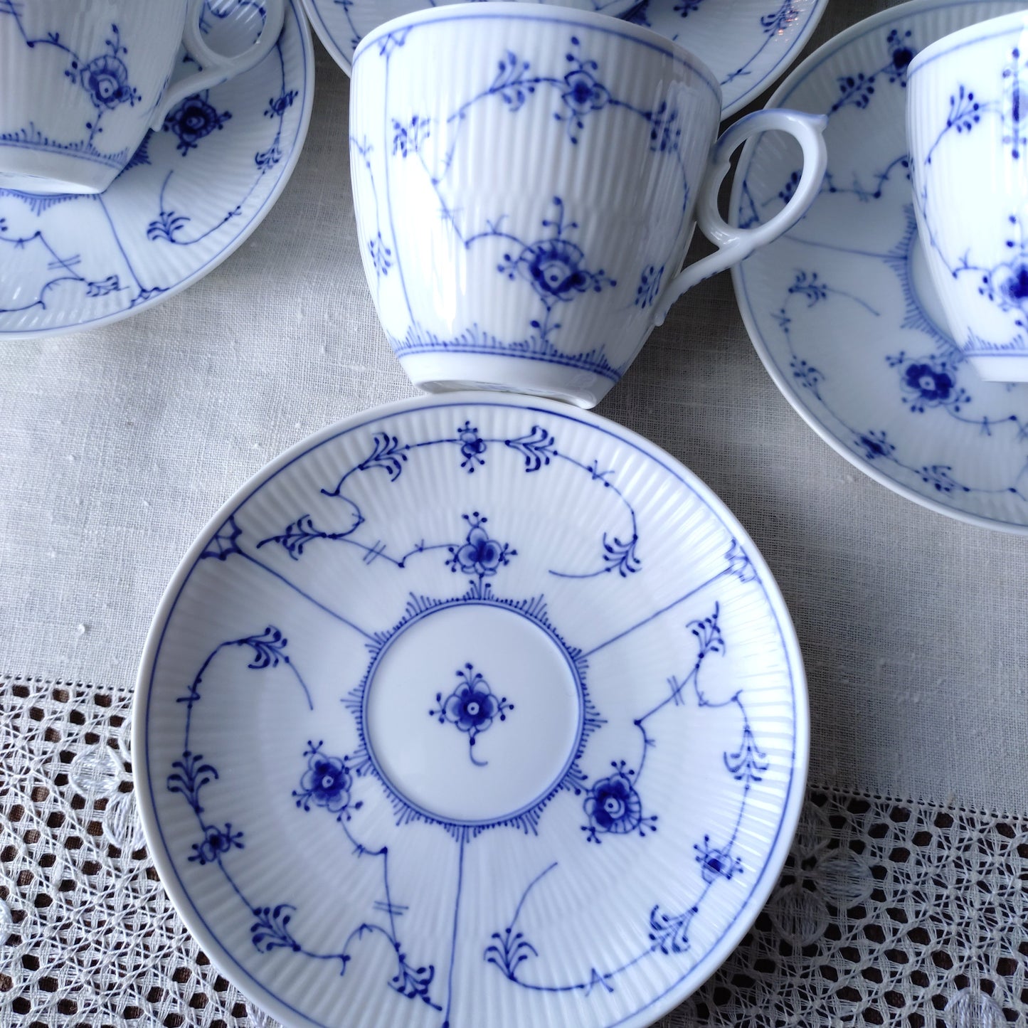 1950-1960年代のRoyalCopenhagenロイヤルコペンハーゲンブルーフルーテッドプレインのチョコレートカップソーサー容量約300mlでっかいサイズ