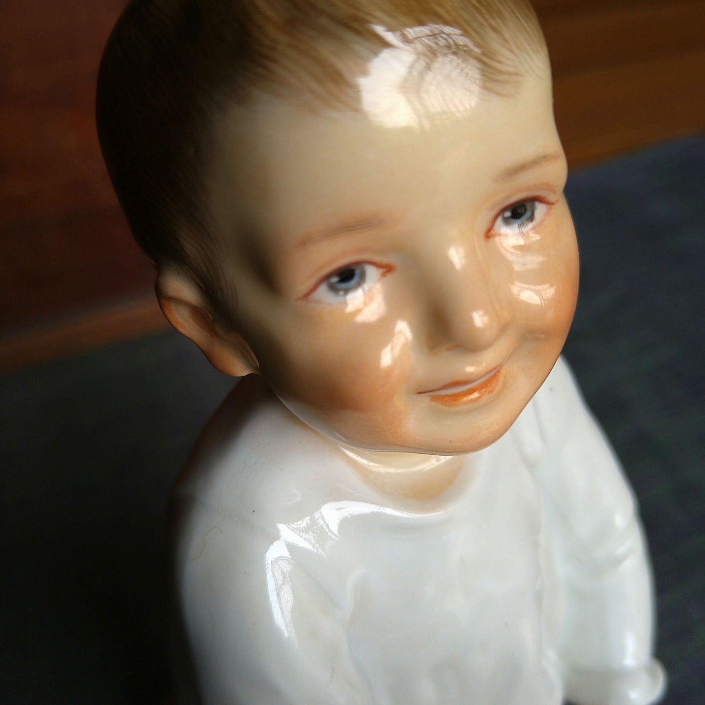 Meissen1905～1924年のヘンチェル人形 太鼓と棒で遊ぶ子 高さ約18.5㎝幅約11.5㎝W