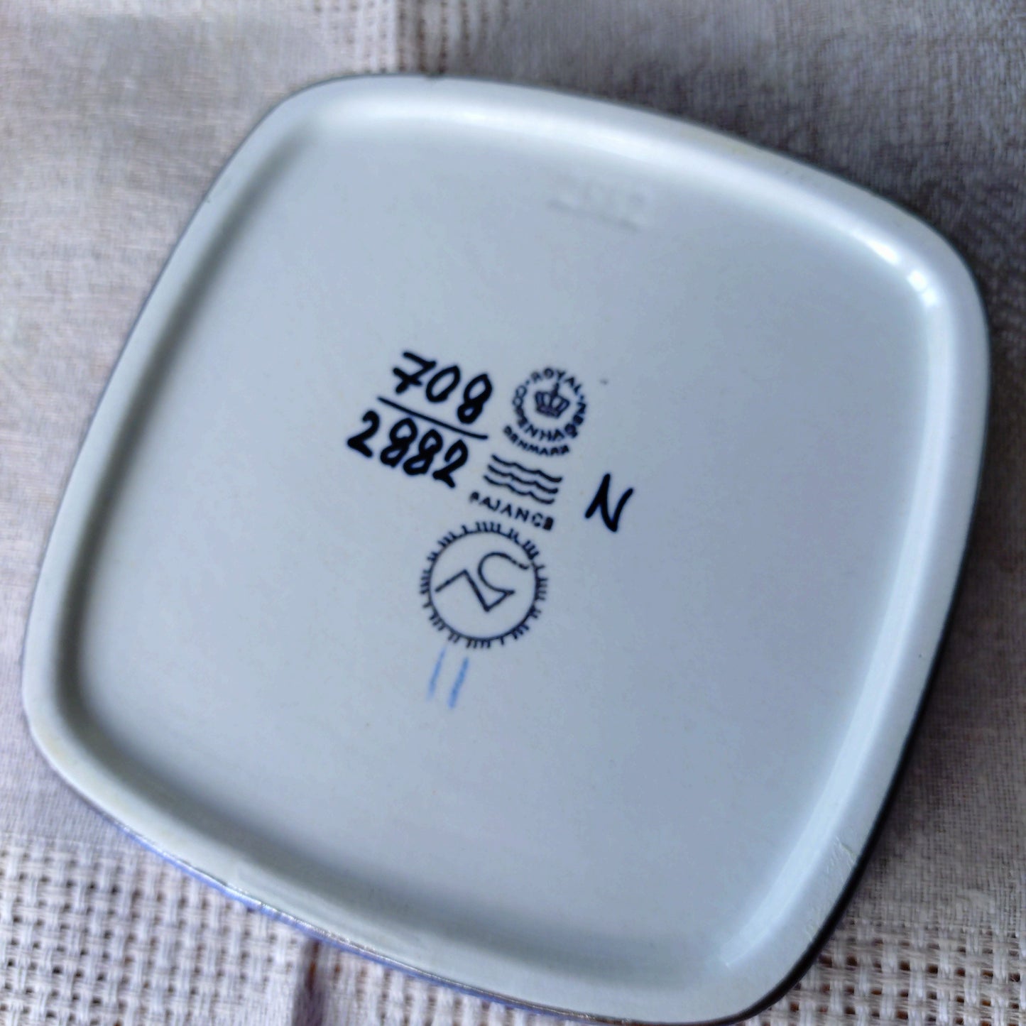 1969～1974年のRoyalCopenhagenファイアンスBACA、鳥🐦の花瓶高さ約13.5㎝Hと四角いお皿約11×11㎝