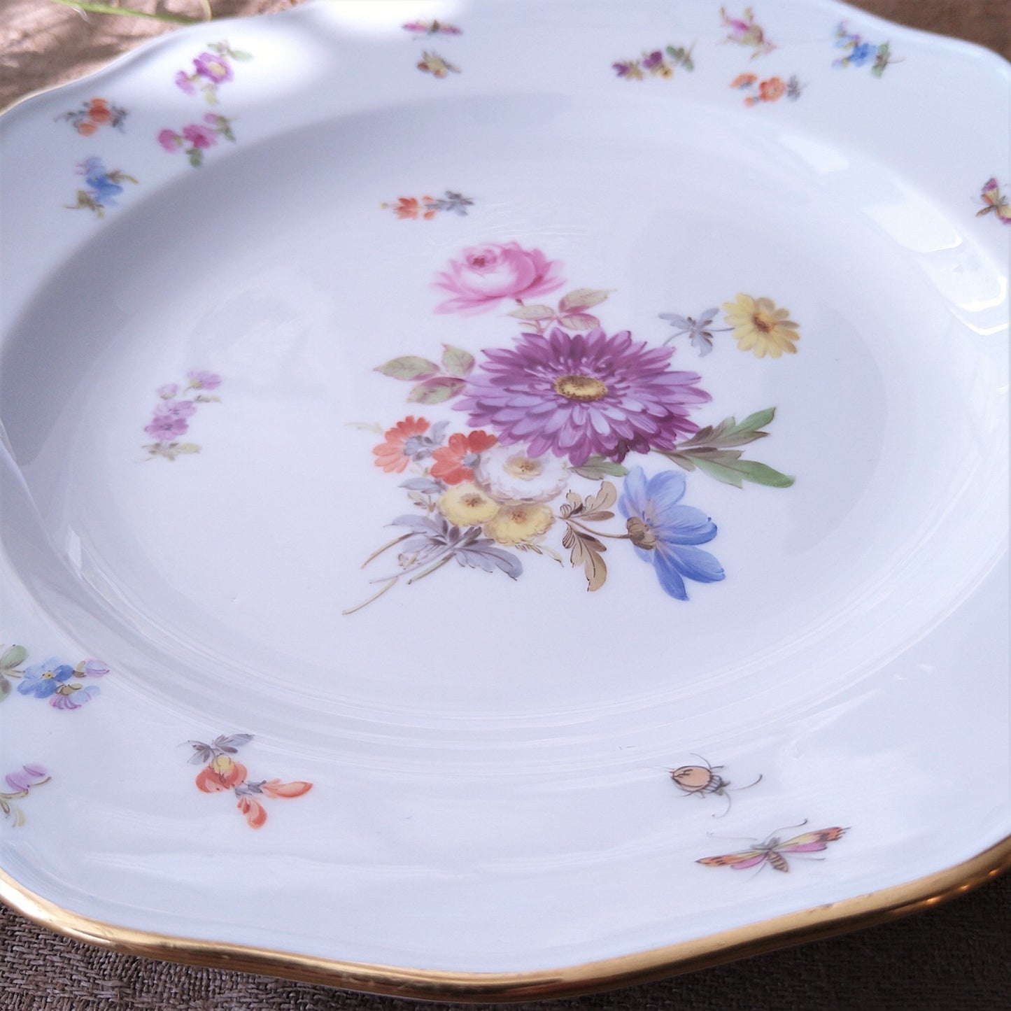 1860～1924年Meissen花と昆虫の絵 ディナープレート24㎝D紫のアスターとピンクのバラ/Dinnar plate