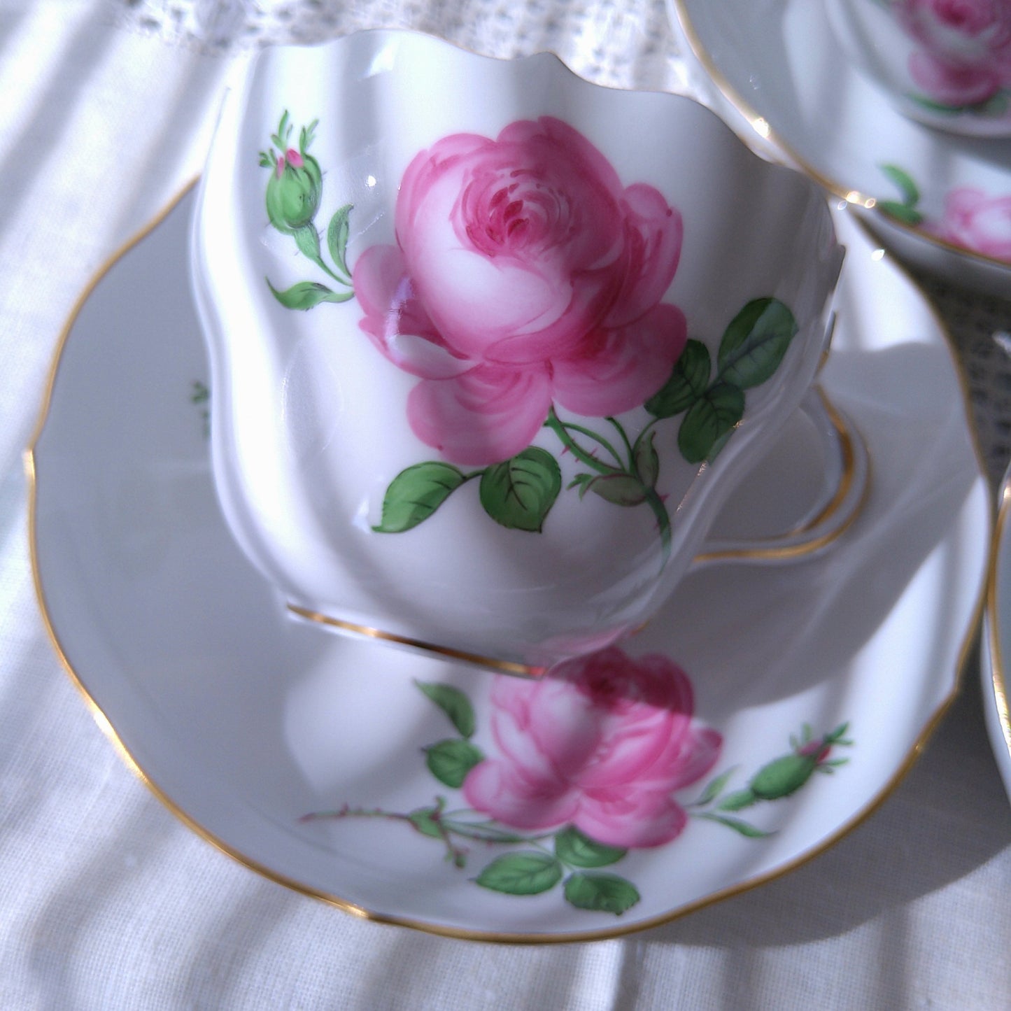 MeissenマイセンRoteRose🌹ピンクローズのコーヒーカップソーサー1975年以降の現代物のヴィンテージです。