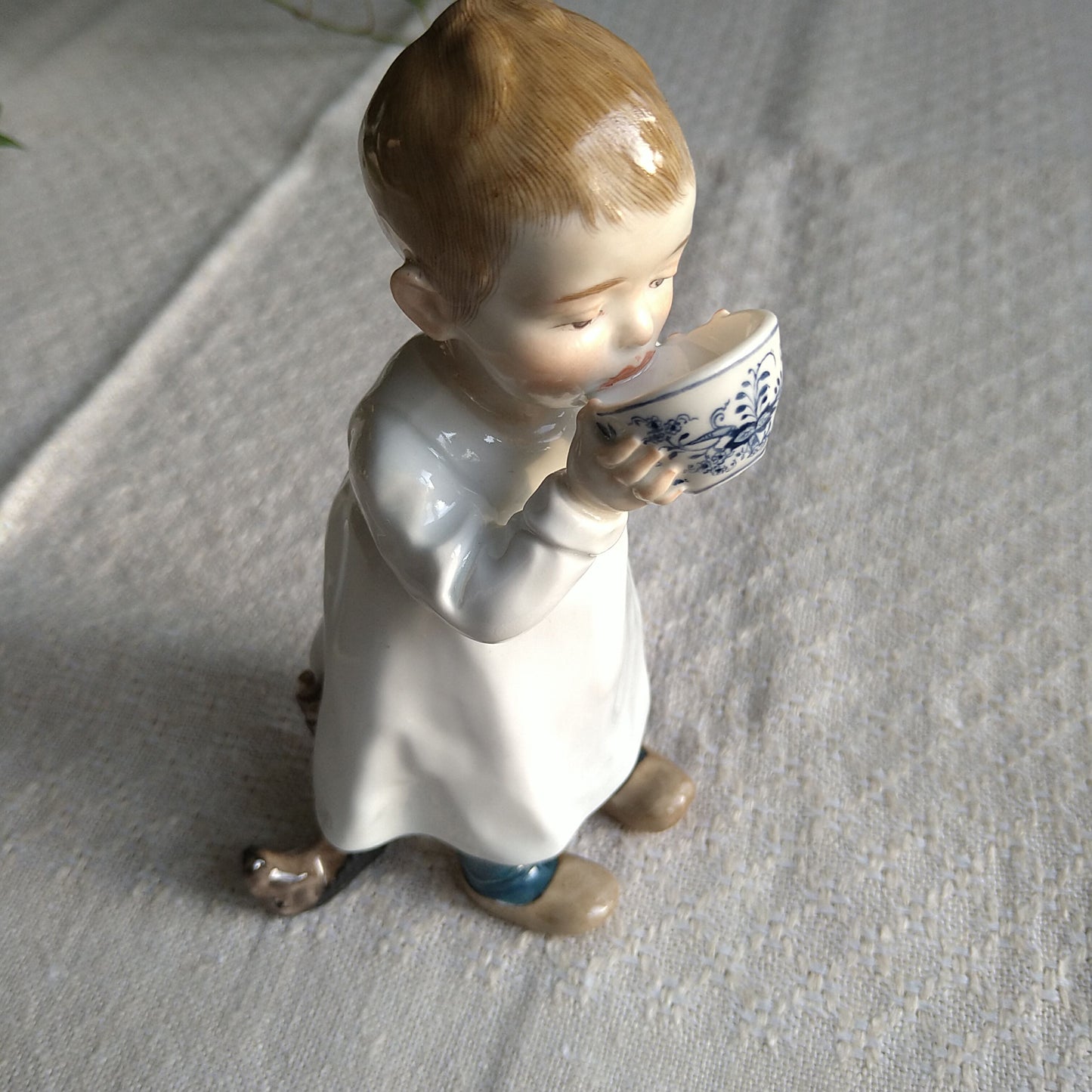 1905～1924年 Meissenミルクを飲む子供 約16.5 ㎝H/Hentschel kids W118