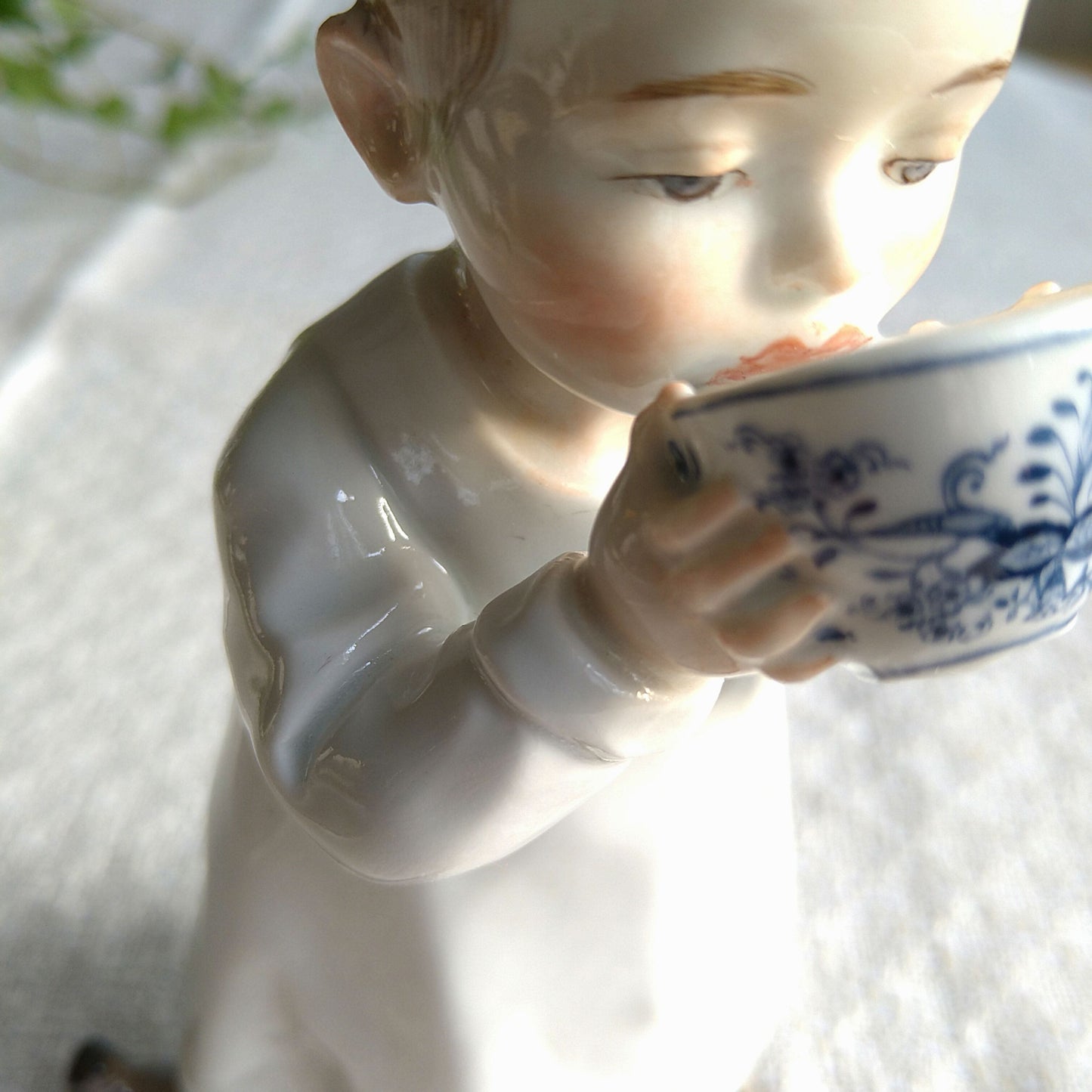 1905～1924年 Meissenミルクを飲む子供 約16.5 ㎝H/Hentschel kids W118