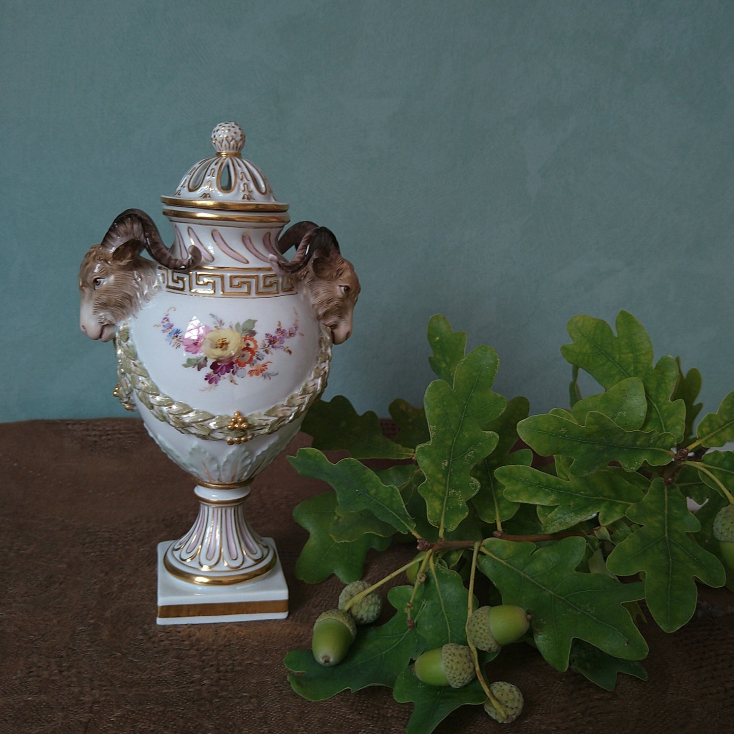 Meissen1924年以前🐐山羊と月桂樹のレリーフのポプリベース高さ約18㎝H