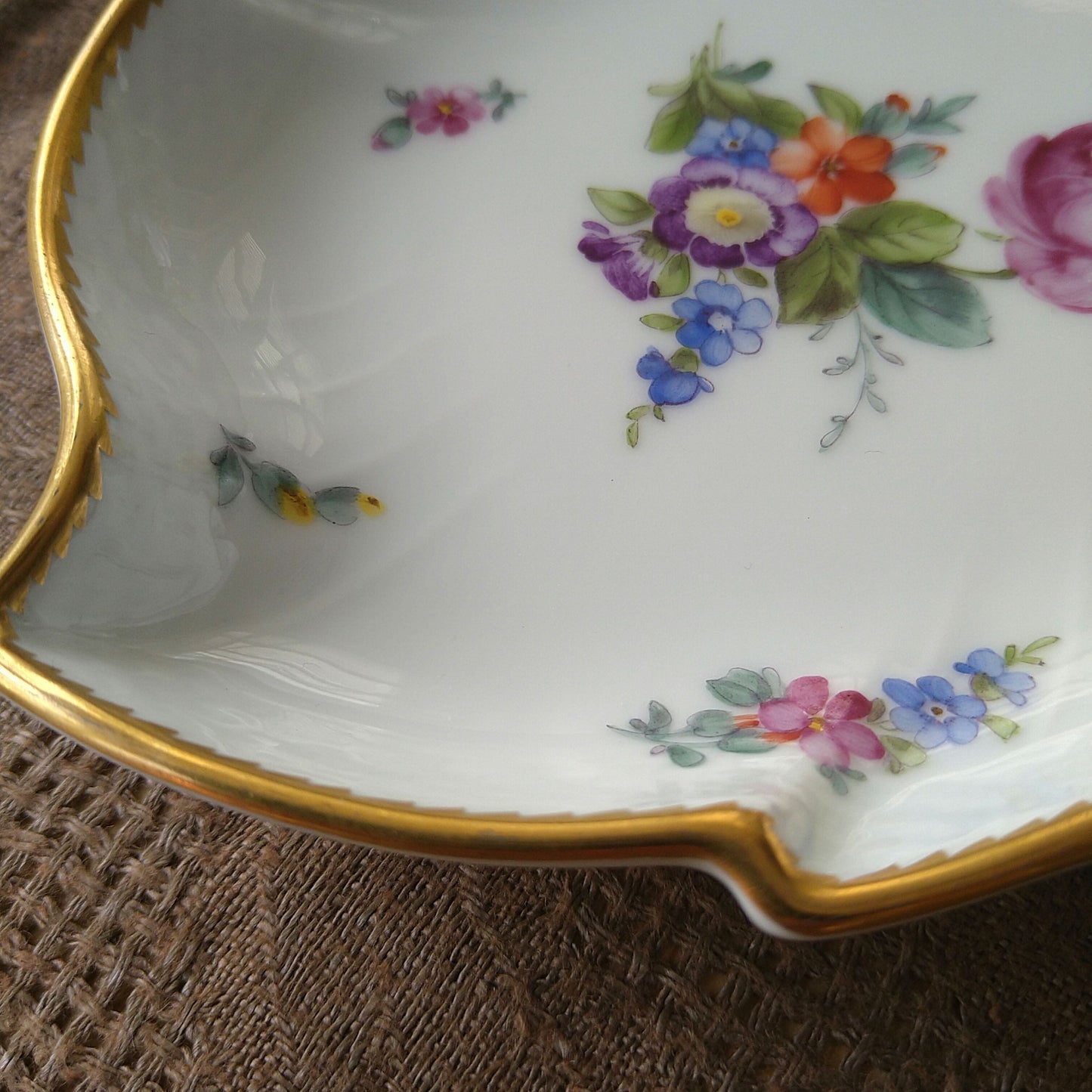 1960年のRoyalCopenhagenサクソンフラワーの小さい葉っぱ皿約18㎝×13.5㎝/LeafDishSaxonFlower