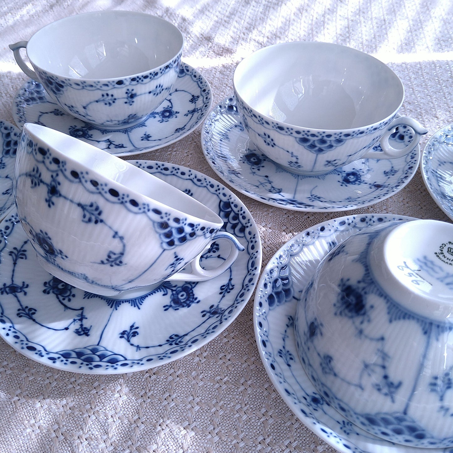 1960年代後半のRoyalCopenhagenブルーフルーテッドハーフレース大きめティーカップソーサー容量約270ml