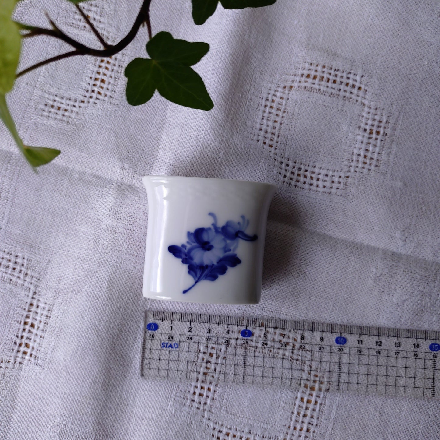 1924～1934年RoyalCopenhagenブルーフラワープレインの小さな楕円の花瓶/シガレットホルダー高さ約6㎝H