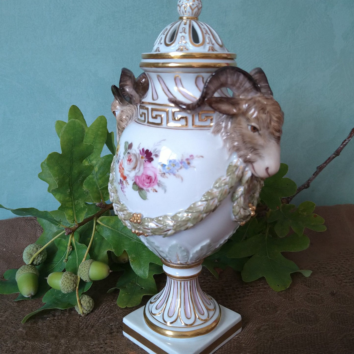 Meissen1924年以前🐐山羊と月桂樹のレリーフのポプリベース高さ約18㎝H
