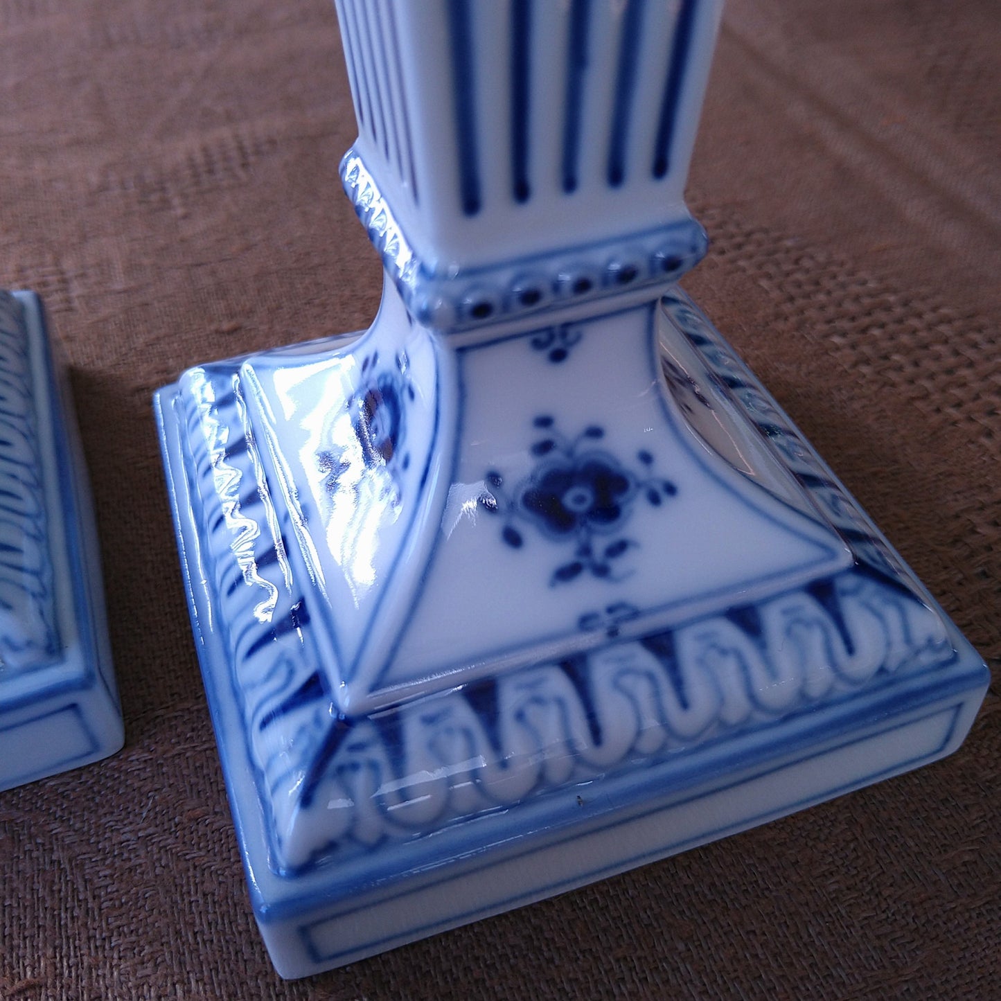 1967年RoyalCopenhagenブルーフルーテッドプレインのライオンレリーフキャンドルスタンド2本セット/Candle stand pair