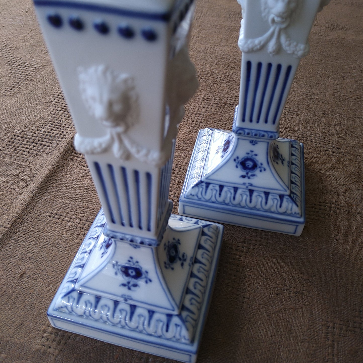 1967年RoyalCopenhagenブルーフルーテッドプレインのライオンレリーフキャンドルスタンド2本セット/Candle stand pair