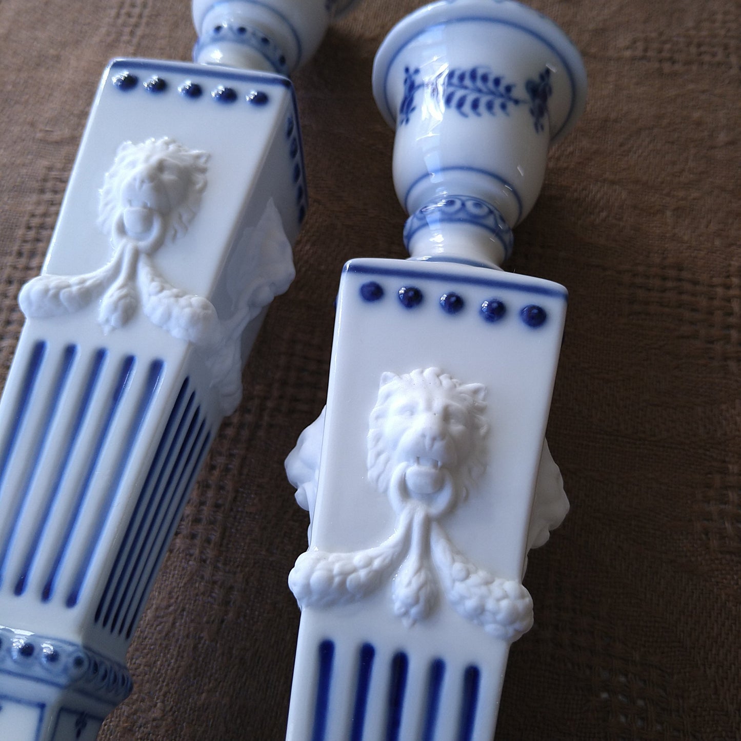 1967年RoyalCopenhagenブルーフルーテッドプレインのライオンレリーフキャンドルスタンド2本セット/Candle stand pair
