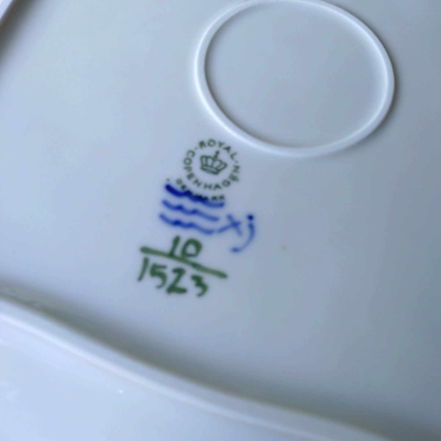 1975～1979年RoyalCopenhagenブルーフラワーのオープンワーク四角のお皿は約24㎝×24㎝高さ約4.4㎝H