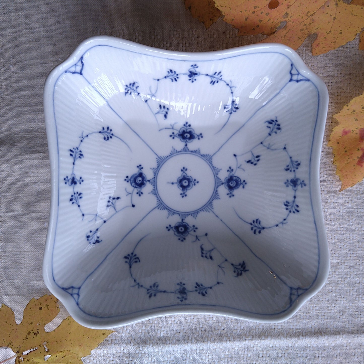 1889年～1922年のRoyalCopenhagenブルーフルーテッドプレイン四角サラダボール約21.5㎝×21.5㎝/BlueFlutedPlainSquareBowl