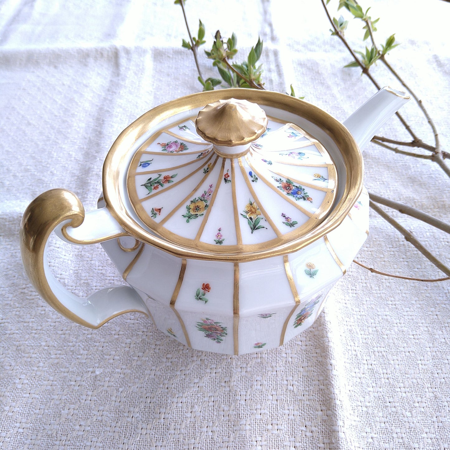 1889～1922年のヘンリエッテのティーポット高さ約14㎝H幅約23.5㎝W/Henriette Teapot