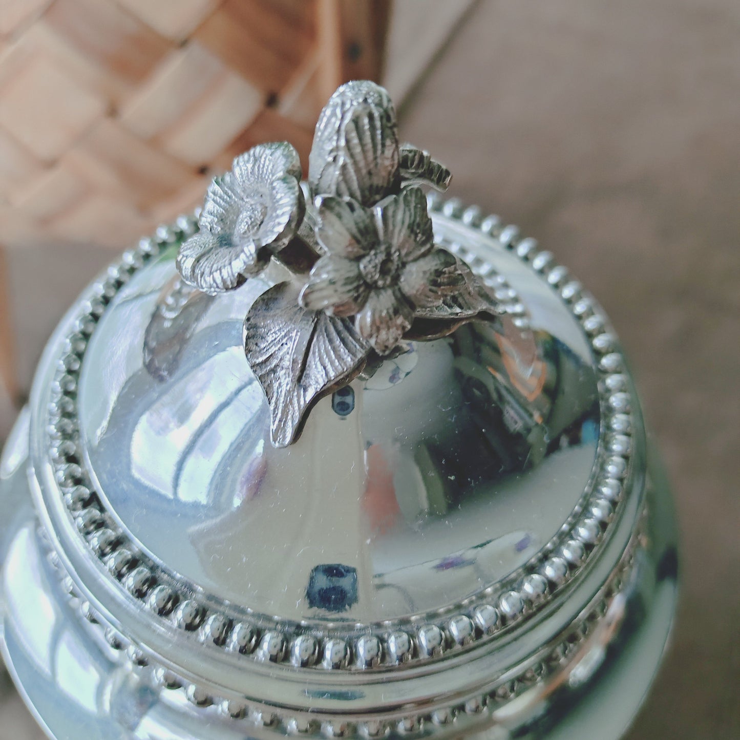 1894年製のSWEDENシルバーポットは K.Andersson社製、重さ約653g高さ約23cmH