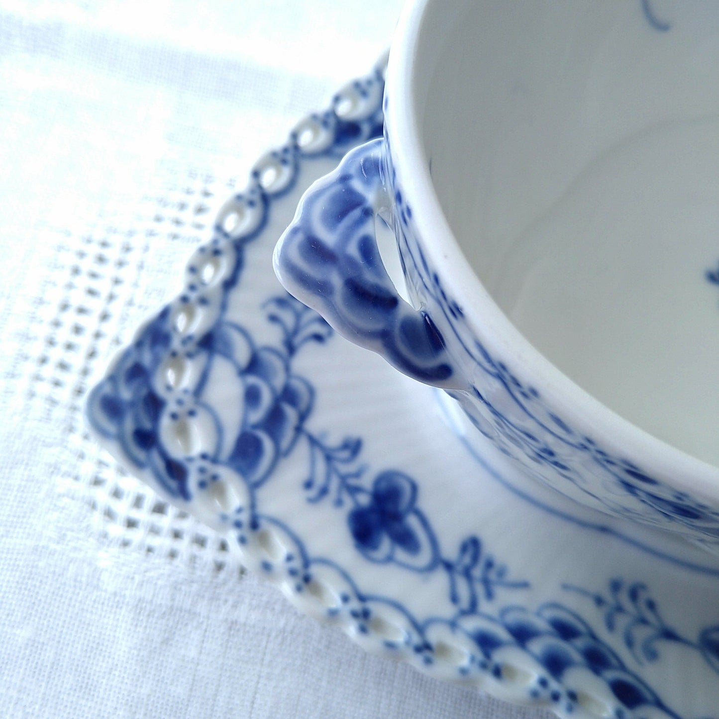 1969～1979年RoyalCopenhagenブルーフルーテッドフルレース蓋つきソースボードSauceBoatWithCoverAndStand400ml24㎝L