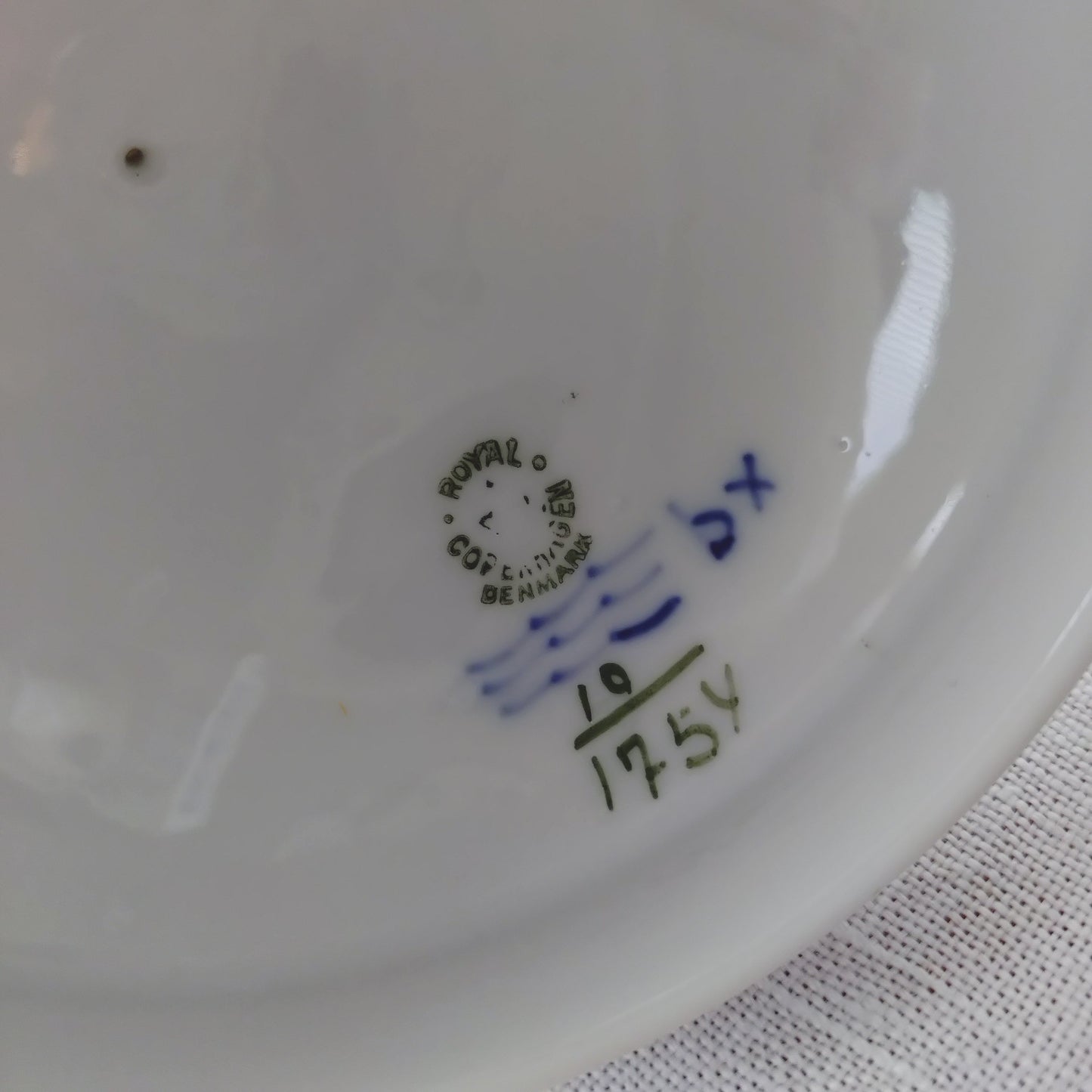 1948年のRoyalCopenhagenブルーフラワーの人形の蓋付きベース、小物入れは高さ約28.5㎝H