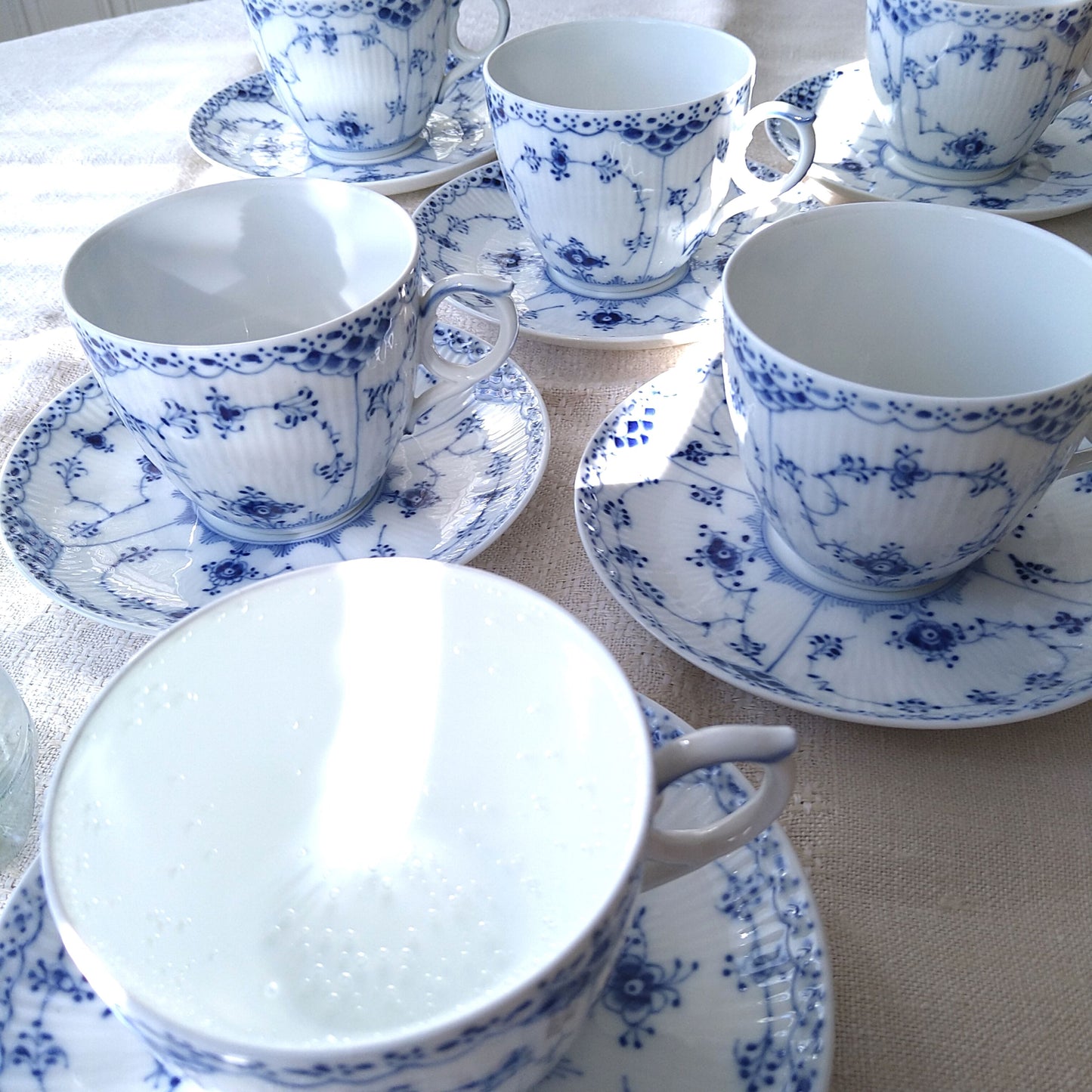 大きいんです。RoyalCopenhagen1950～70年代のブルーフルーテッドハーフレース容量約330ml！ホットチョコレートカップソーサー