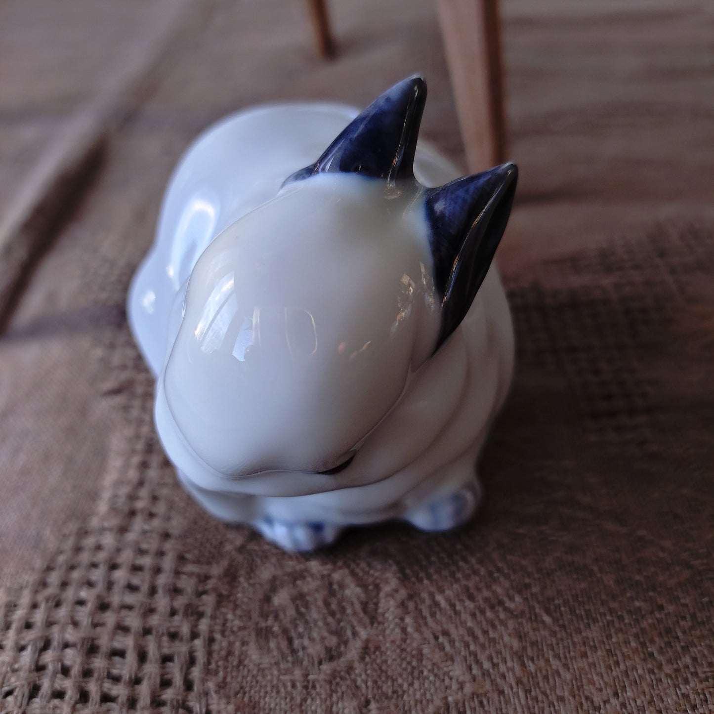 🐰Royal Copenhagen, Young Rabbit, Jeanne Grut design, approximately 7.5 cm (H) in height, model number 251, grooming its hind leg. Fits in the palm of your hand.