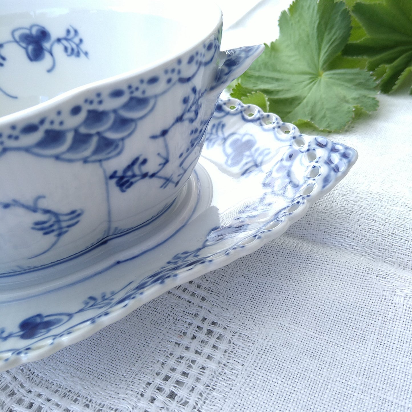 1969～1979年RoyalCopenhagenブルーフルーテッドフルレース蓋つきソースボードSauceBoatWithCoverAndStand400ml24㎝L