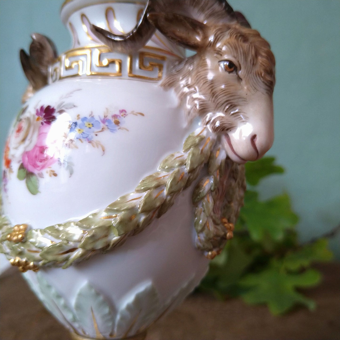 Meissen1924年以前🐐山羊と月桂樹のレリーフのポプリベース高さ約18㎝H