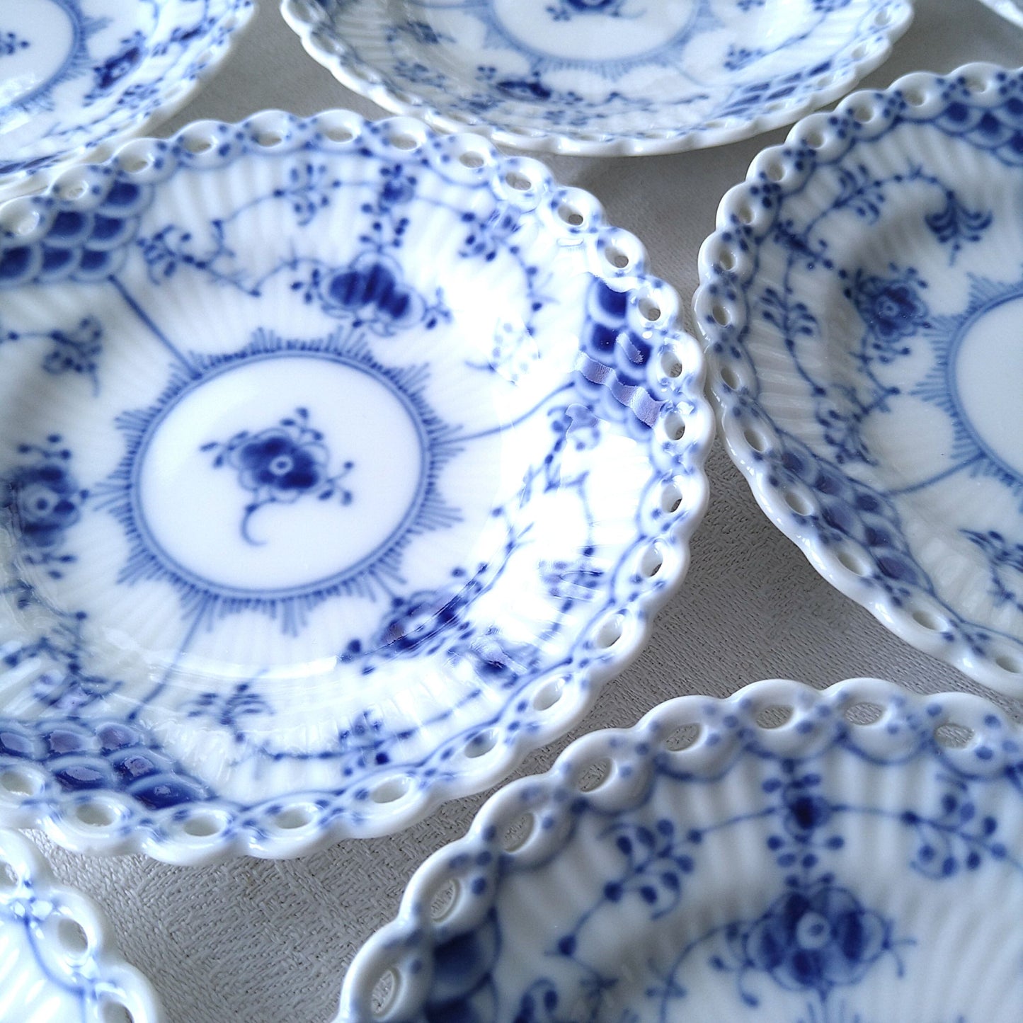 RoyalCopenhagenFullLaceフルレース直径約11㎝型番号1145の小皿/Full lace mini dish 11cm diam