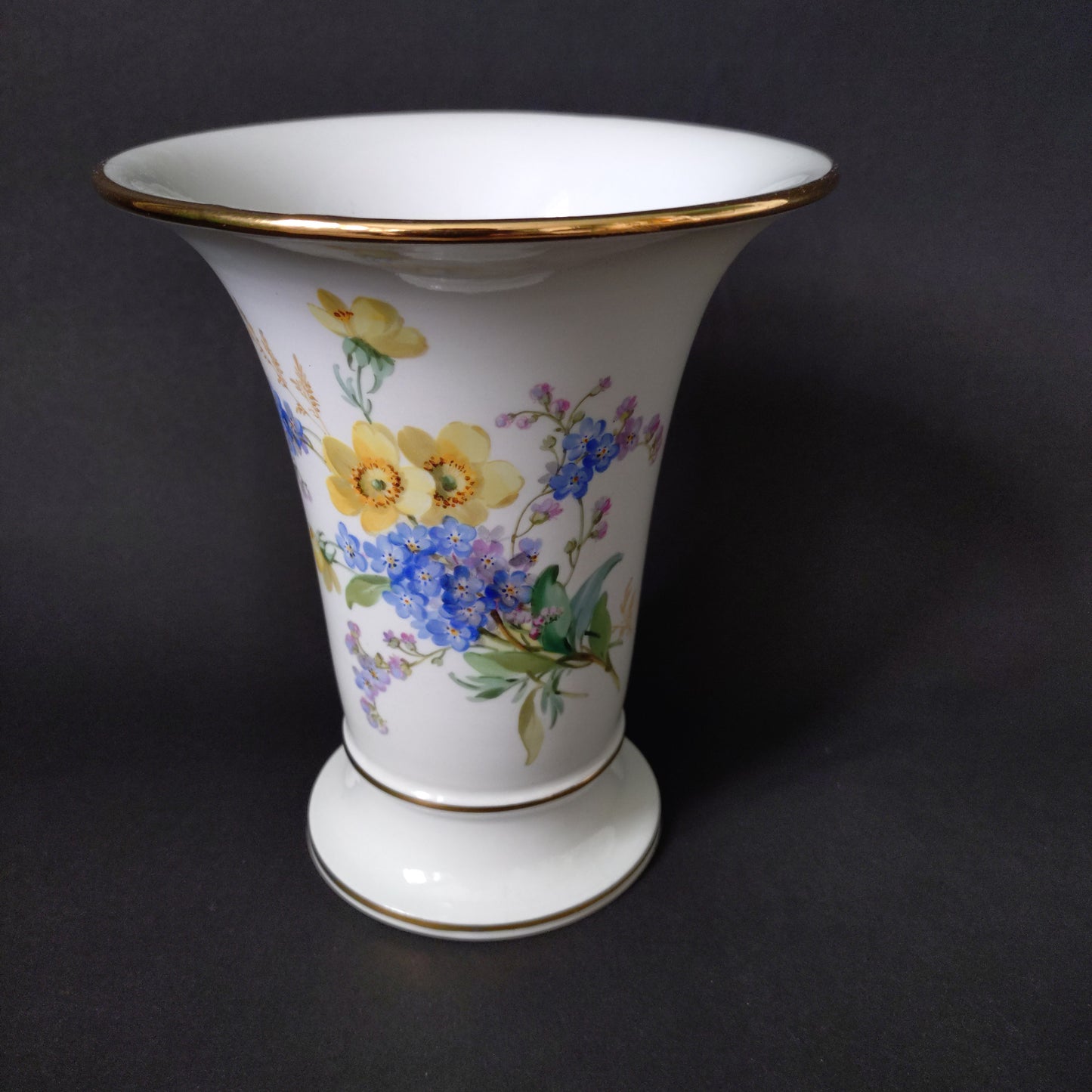 1924年以前Meissenキツネノボタンと忘れな草自然主義絵付けのトランペット型花瓶は高さ約16.5㎝H