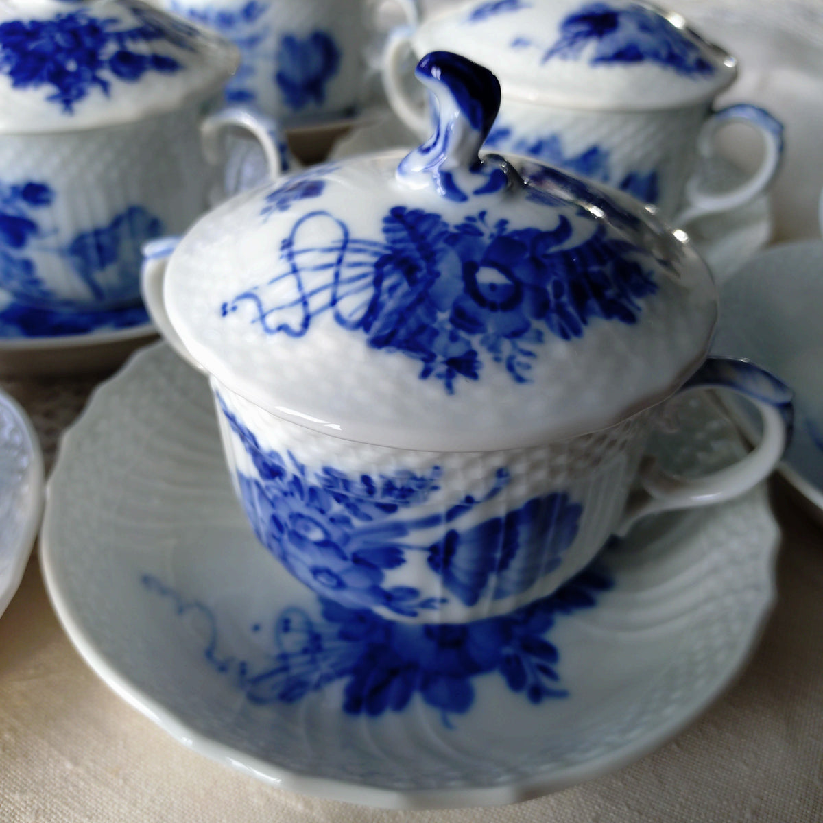 1960～80年代のRoyalCopenhagenブルーフラワーカーブのブイヨンカップソーサー/Blue Flower Curve Bouillon Cup and saucer